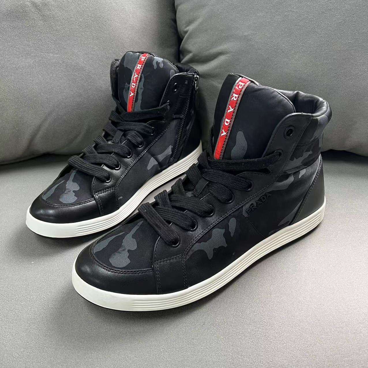 Prada/普拉达黑色高帮迷彩拉链休闲时尚板鞋 全新/42码