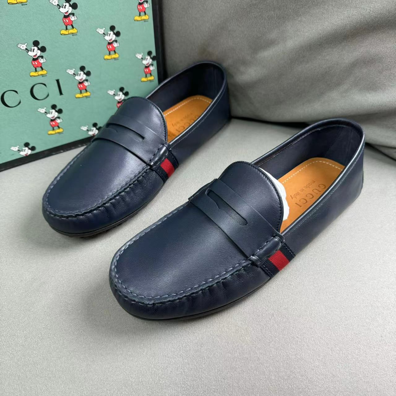 GUCCI/古驰蓝色男士时尚百搭舒适夏季豆豆鞋 41码/全新