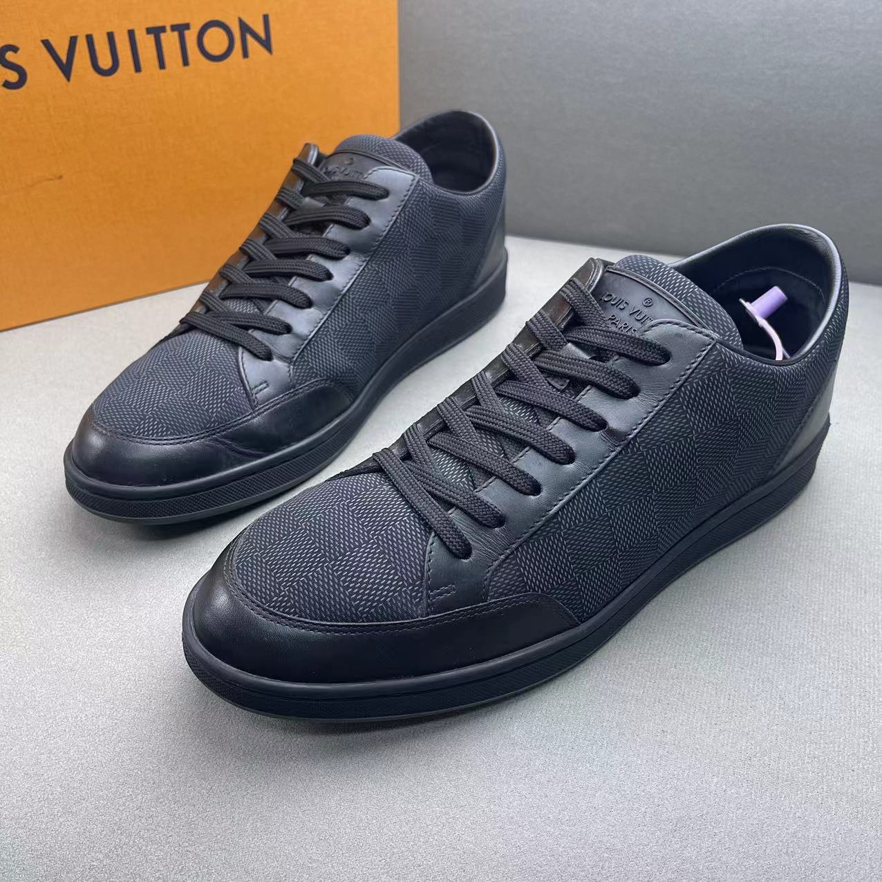 95新 LouisVuitton/路易威登 黑色棋盘格尼龙时尚百搭板鞋/多尺码
