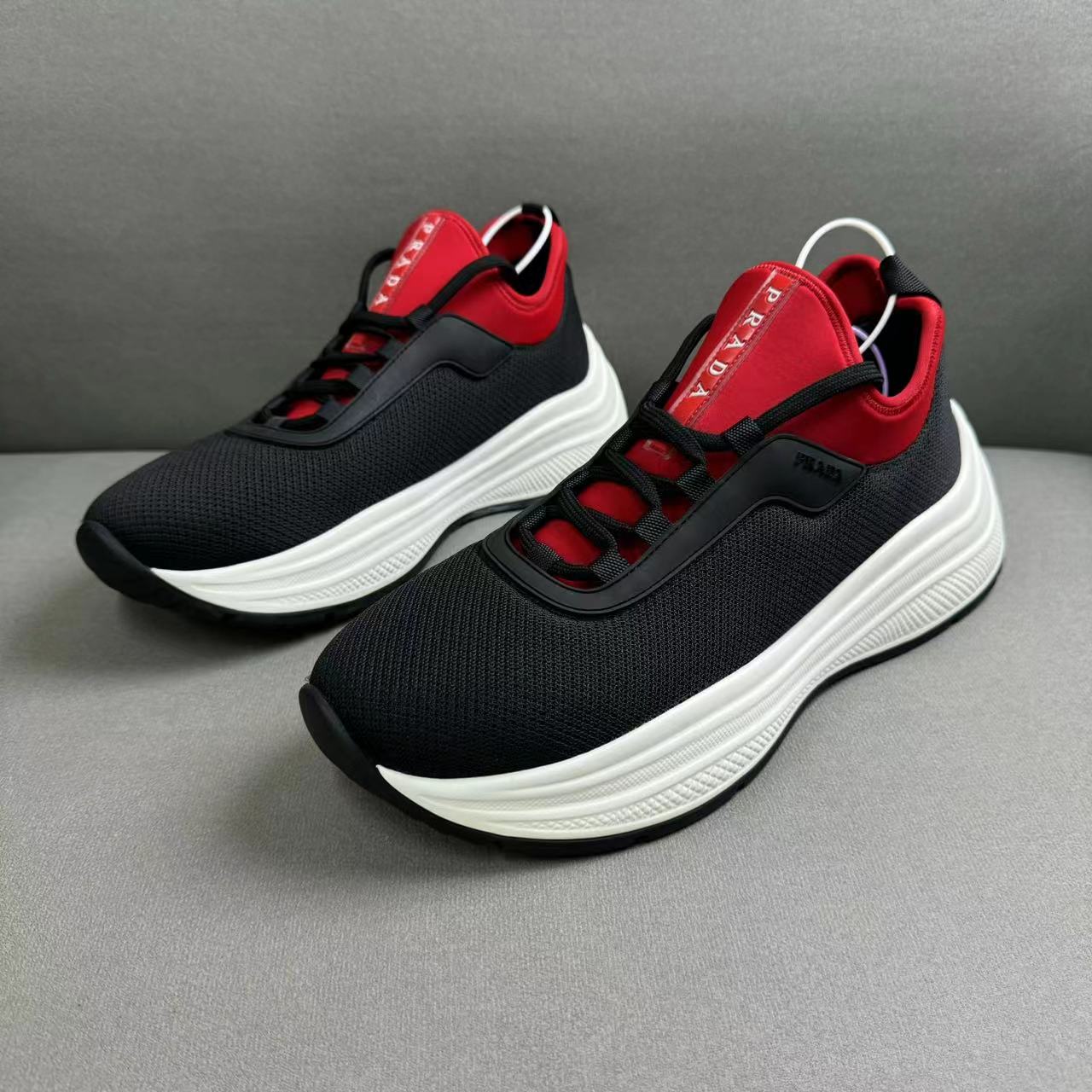 全新未使用 Prada/普拉达 红黑拼色舒适百搭休闲运动鞋 40.5码