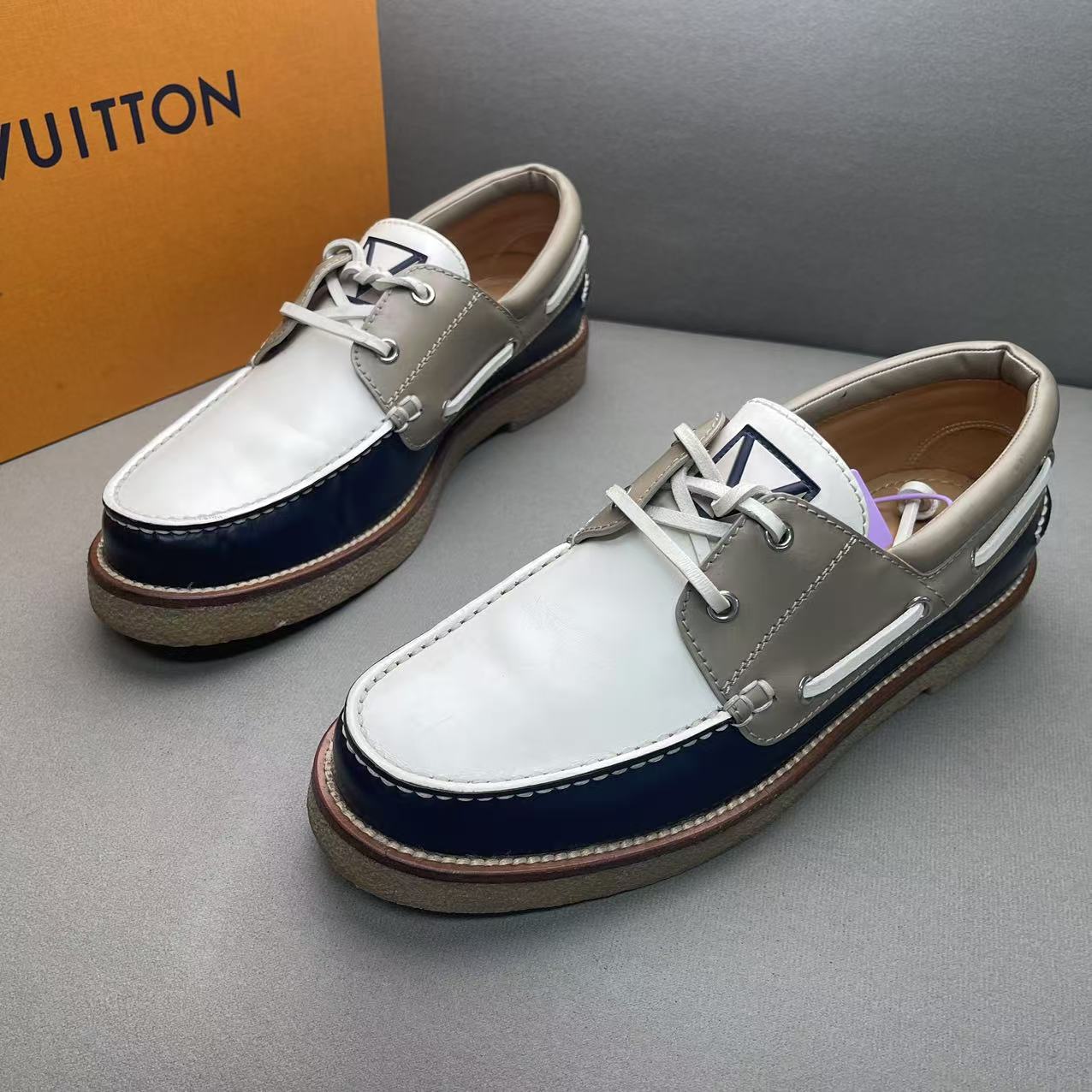 95新 LouisVuitton/路易威登 白色系带时尚百搭正装皮鞋 40.5码
