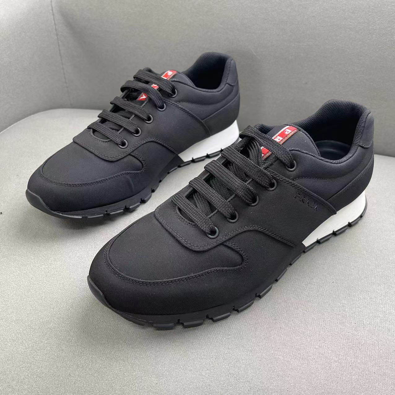 Prada/普拉达黑白色编织面时尚百搭户外透气运动鞋 42码/全新