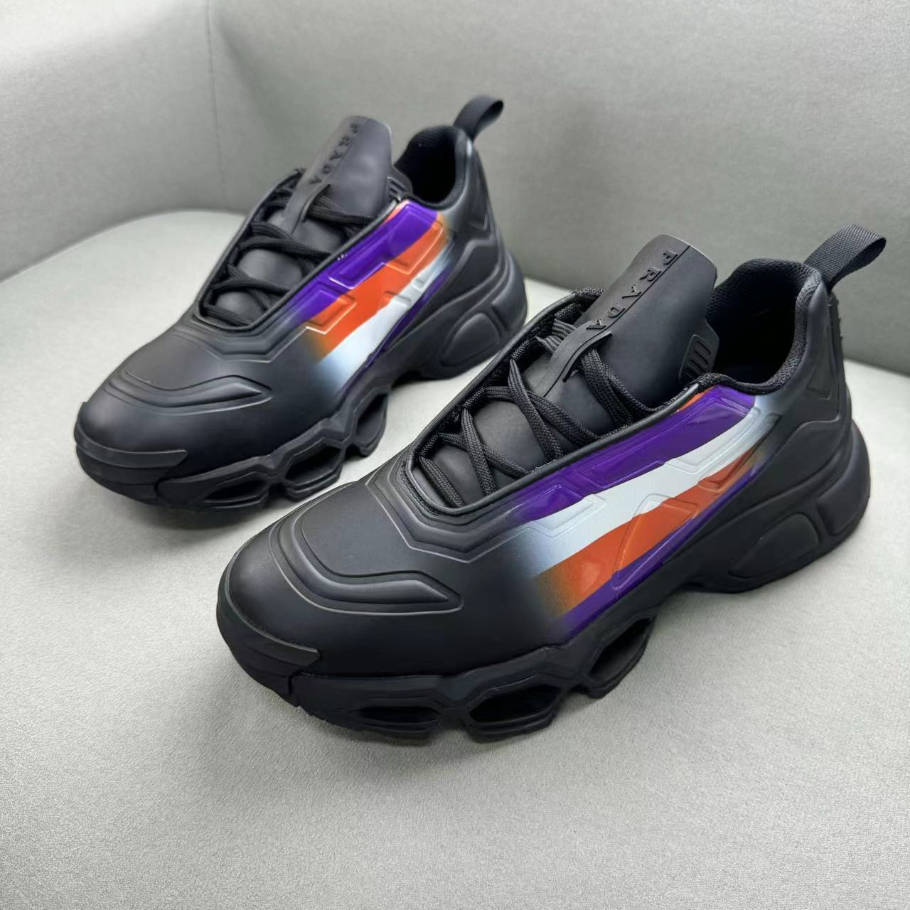 Prada/普拉达黑色经典三色条纹时尚百搭潮流运动鞋 40码/98新