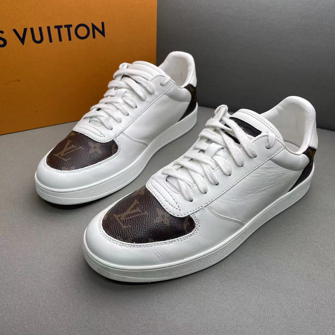 95新 LouisVuitton/路易威登 白棕前后老花时尚百搭板鞋 40码