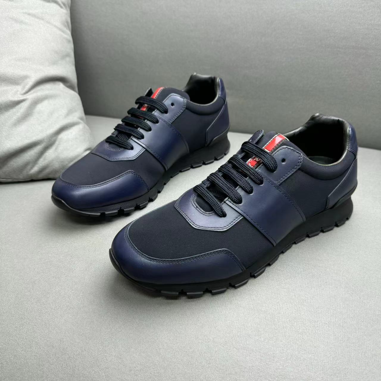 Prada/普拉达男士时尚百搭藏蓝编织拼接皮面运动鞋 41码/全新