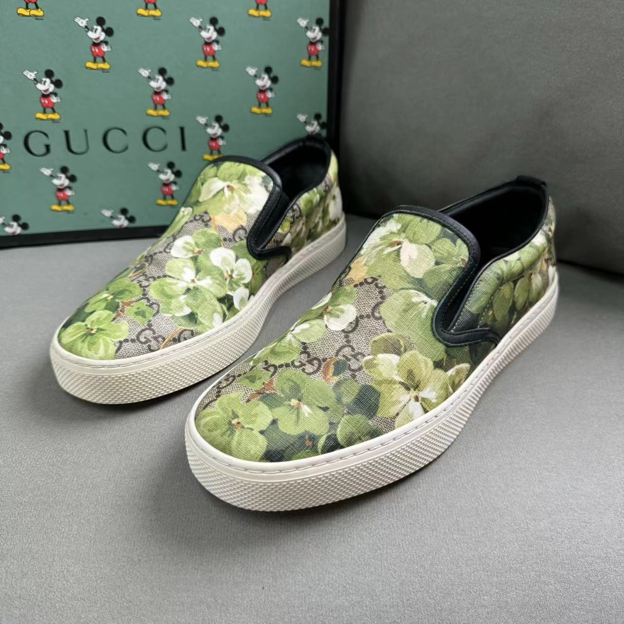 95新 GUCCI/古驰 绿色花卉老花满印时尚夏季一脚蹬 41.5码