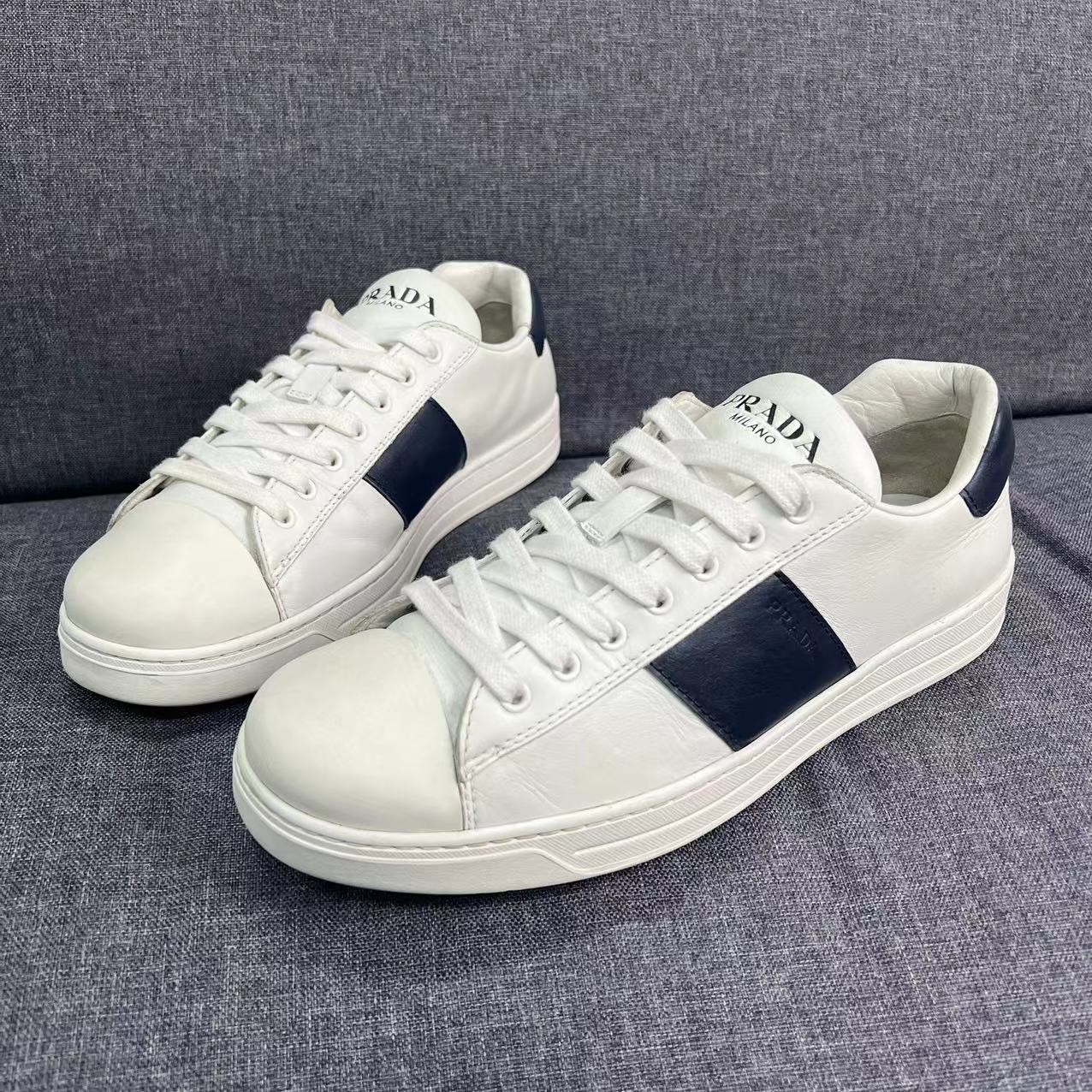 Prada/普拉达白色侧边logo百搭休闲板鞋/欧码41.5/95新 福利款