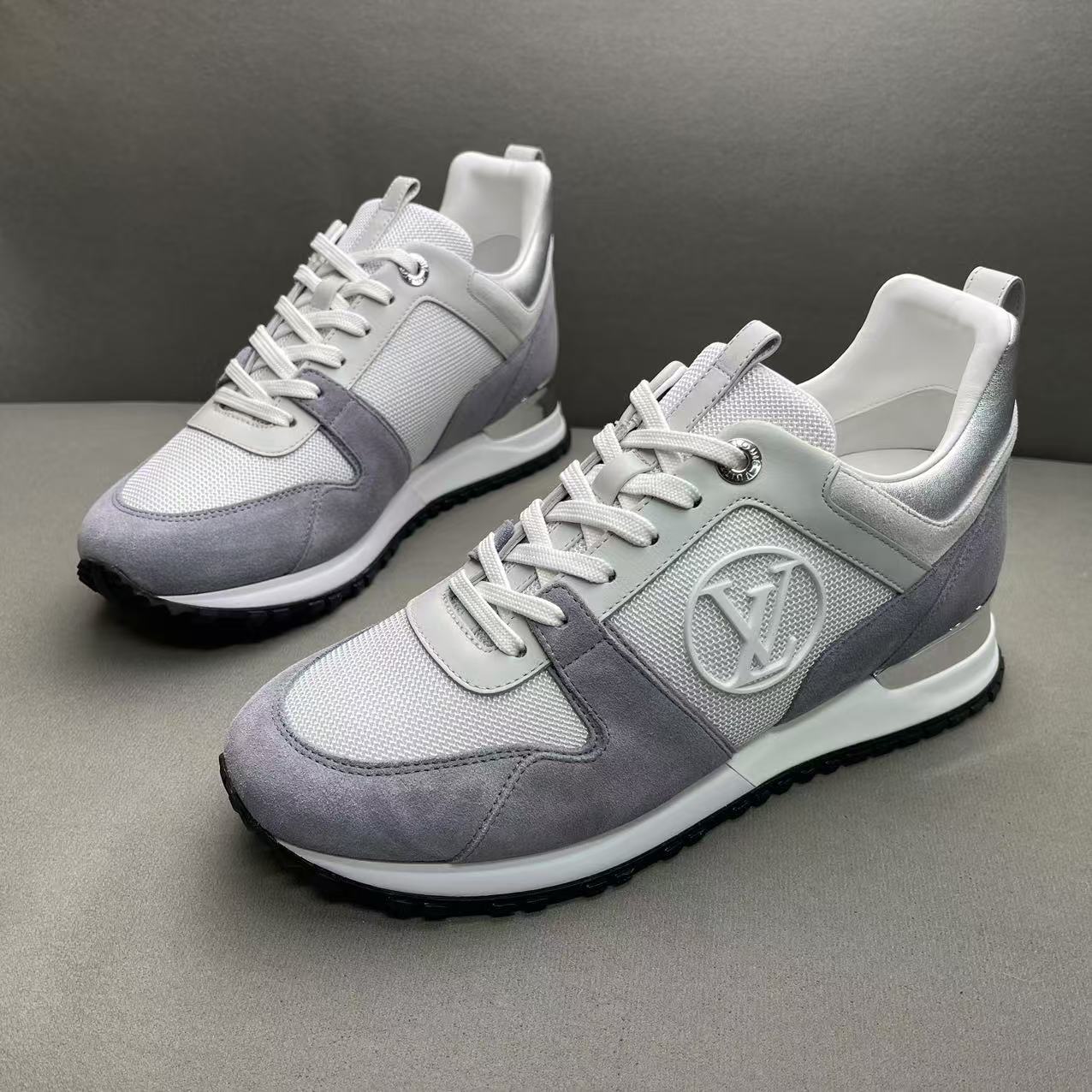 全新未使用 LouisVuitton/路易威登 白灰麂皮网面logo运动鞋 38码