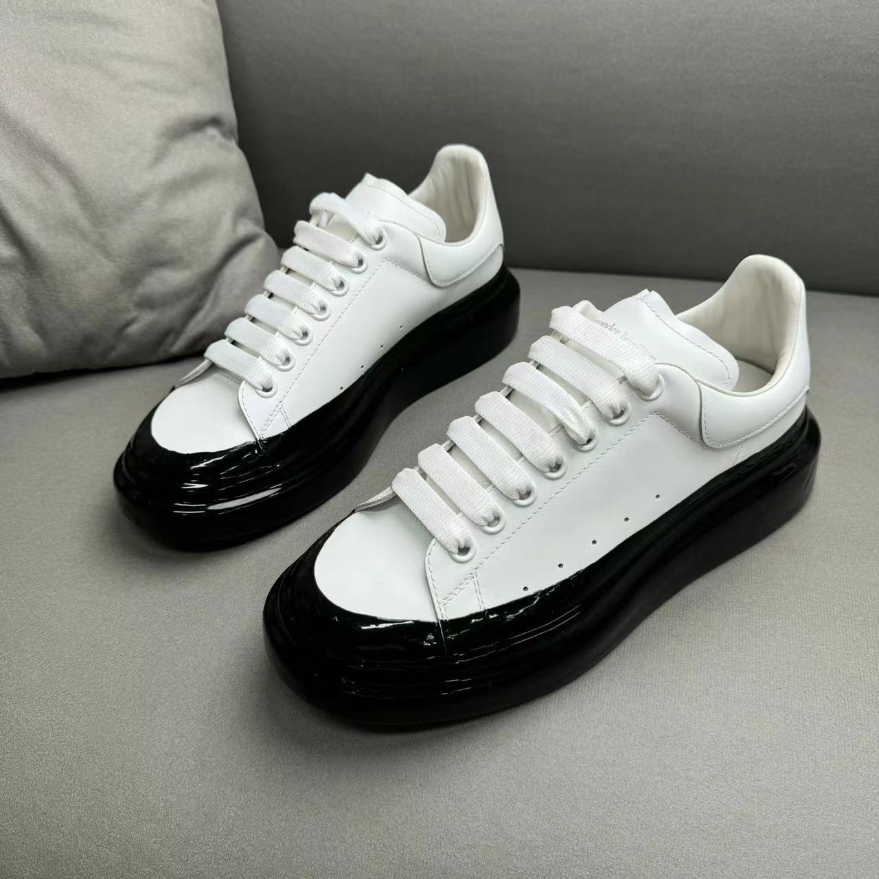 全新未使用 Alexander McQueen/亚历山大·麦昆 白色休闲鞋 40.5码
