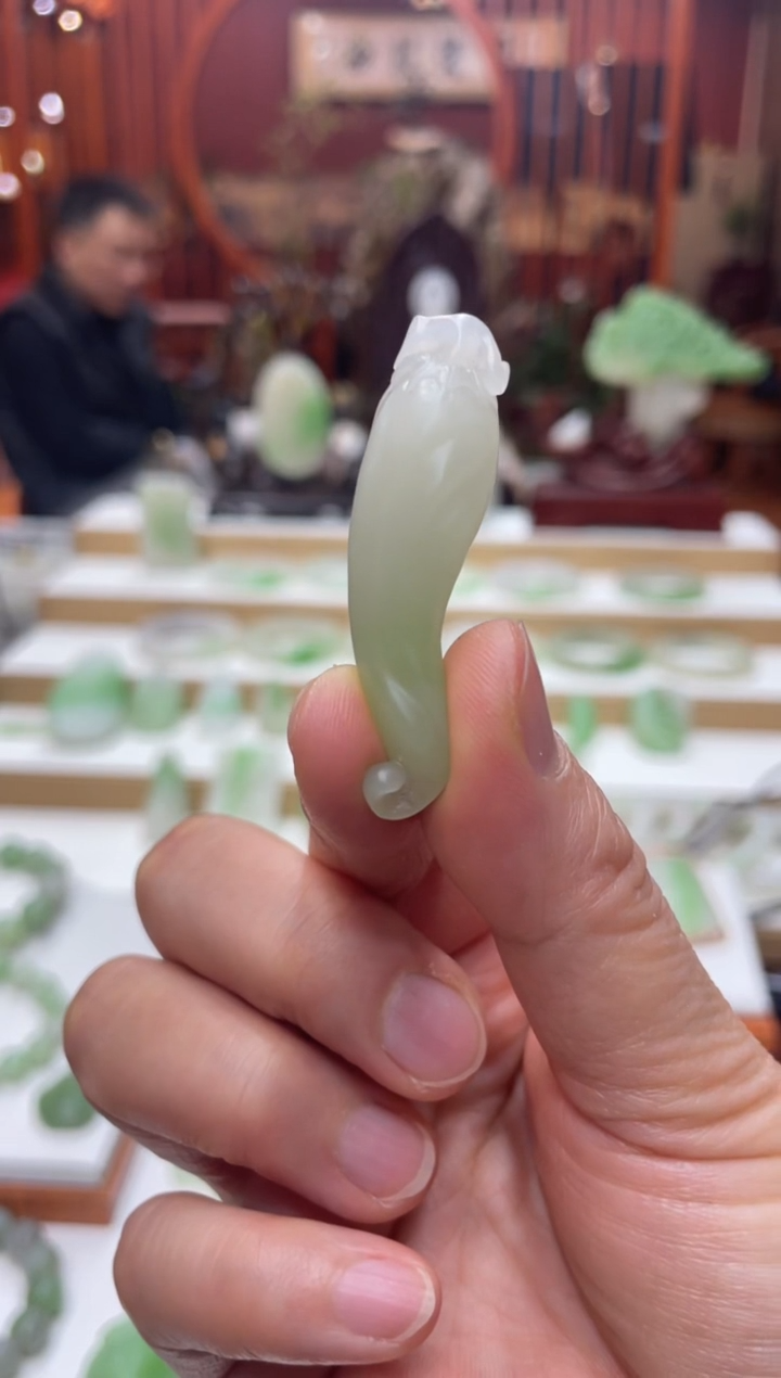 【闪购商品】和田玉（糖玉）挂件未镶嵌翠青辣椒