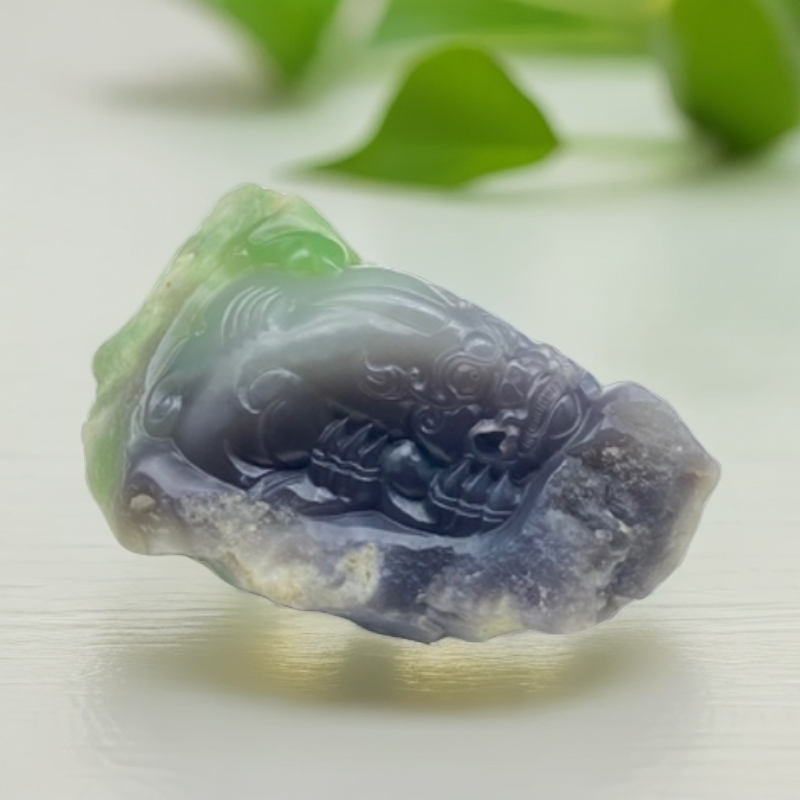 和田玉原皮烟紫三色龙鱼