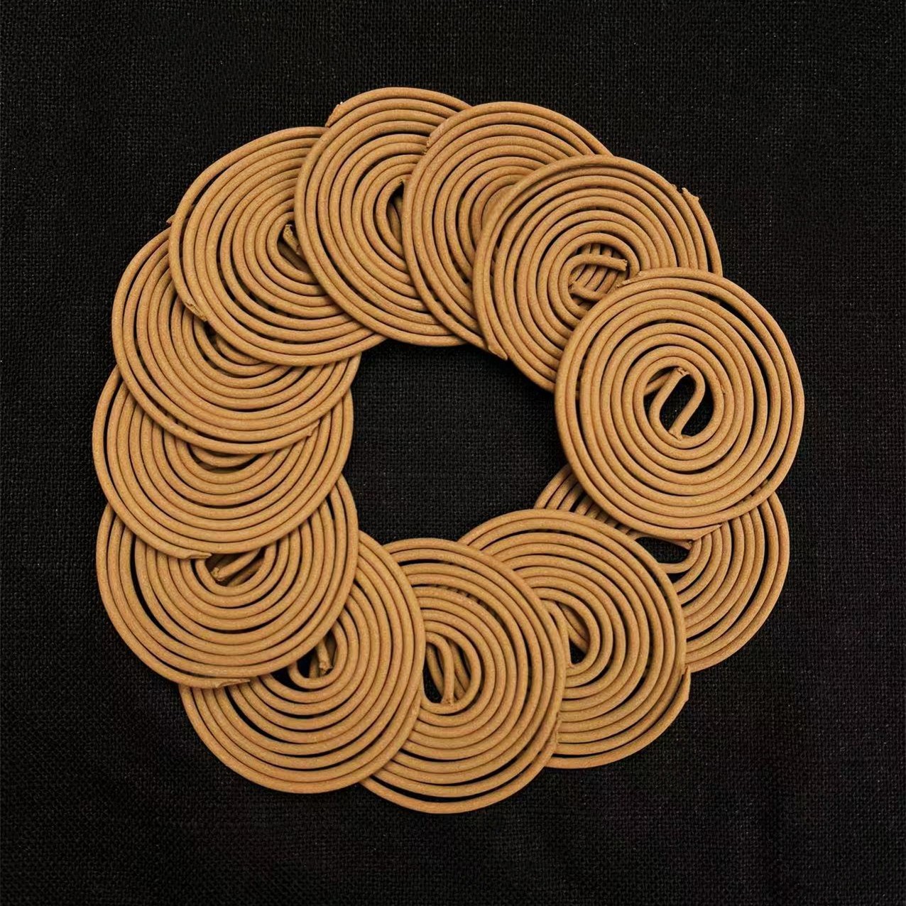 活动越南红土：高品料盘香礼盒。24盘装，3小时时效一盘。礼盒装独立