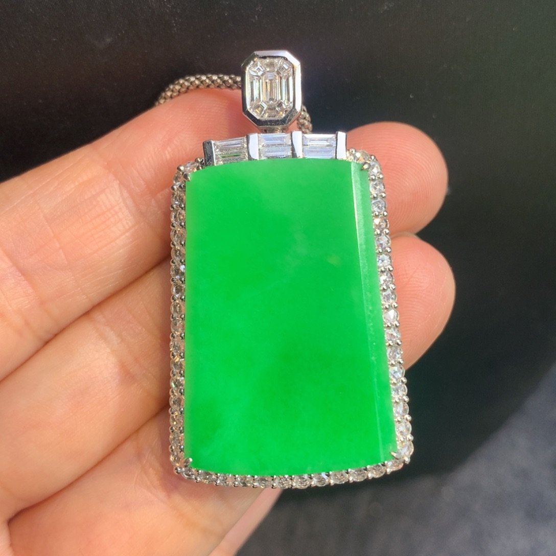 翡翠颈饰18K金镶嵌翡翠