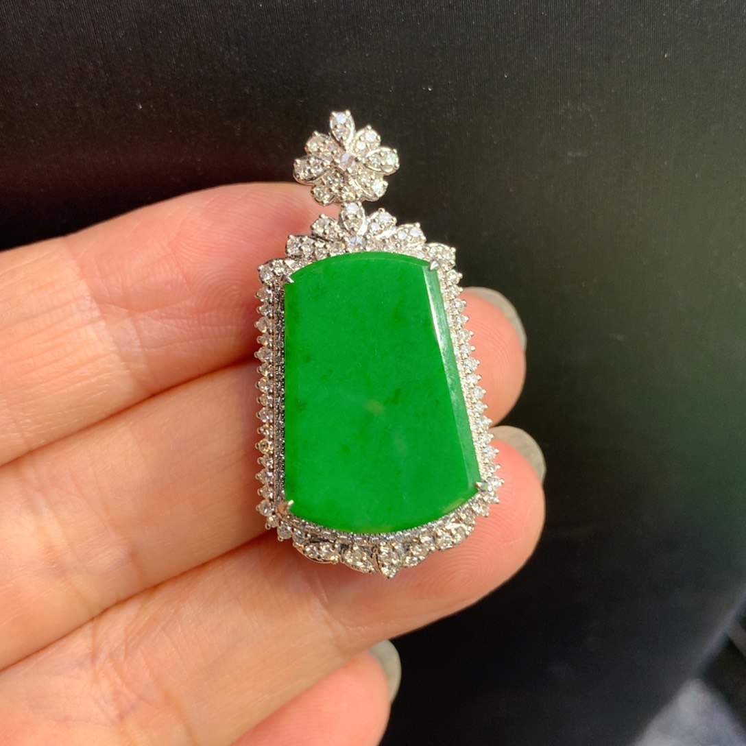 【闪购商品】翡翠颈饰18K金镶嵌翡翠