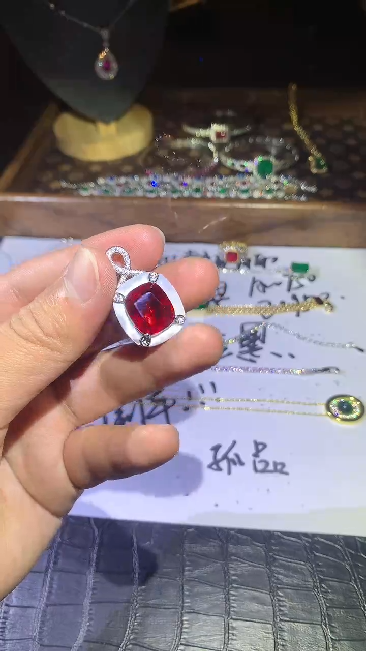 【闪购商品】红宝石吊坠(赠链)未镶嵌042