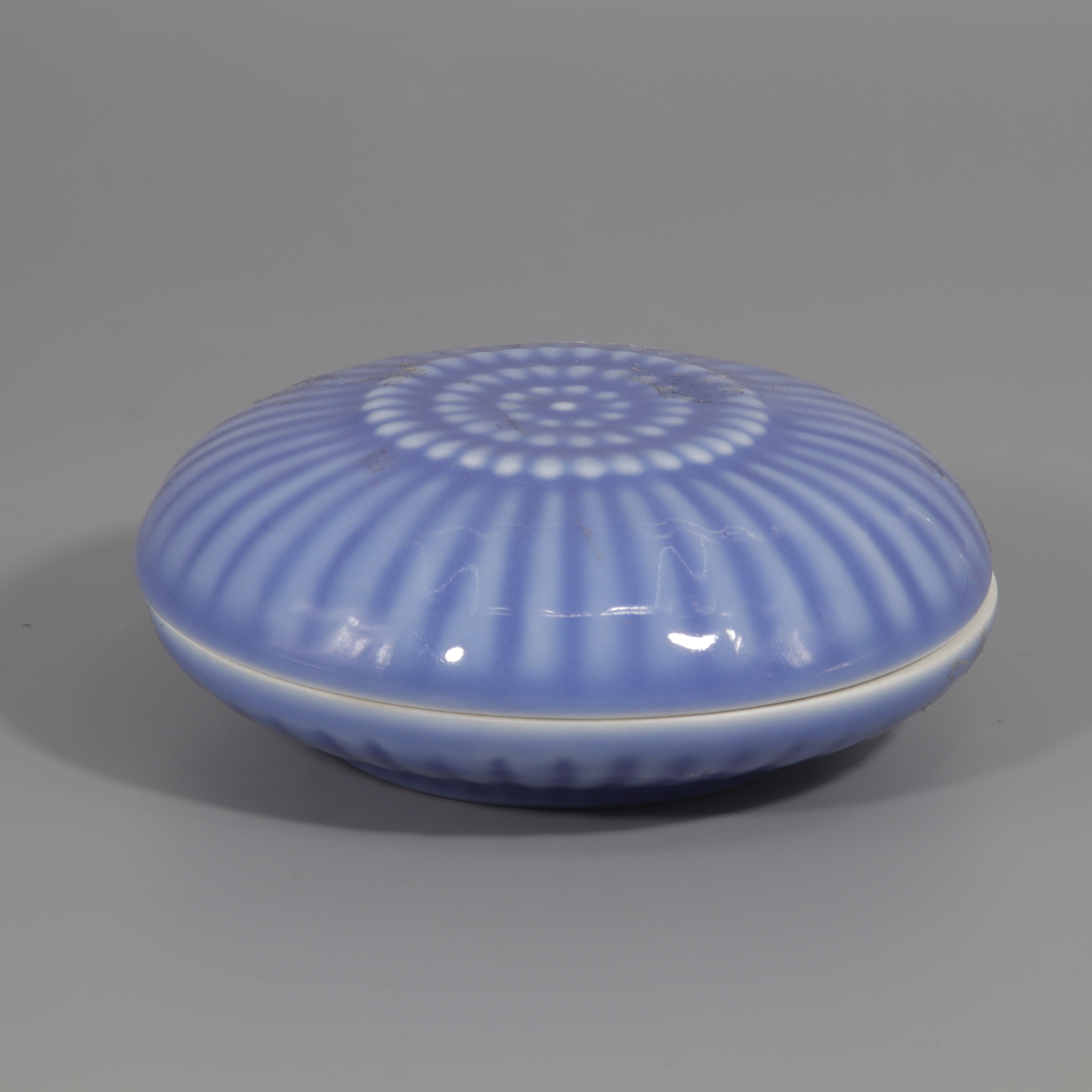 天蓝釉菊瓣纹盖盒    H408-188