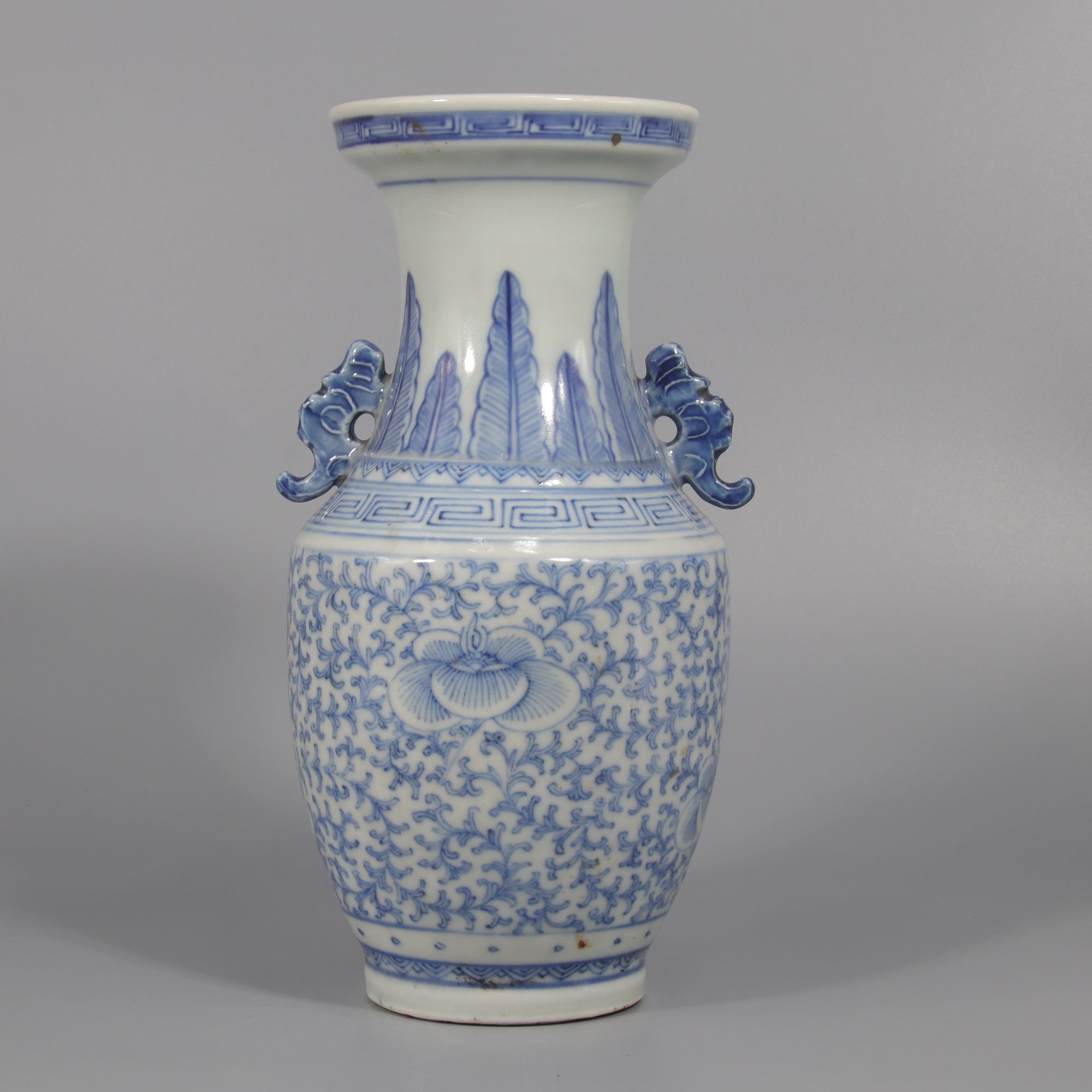 青花缠枝花卉纹双耳盘口瓶   H406-404