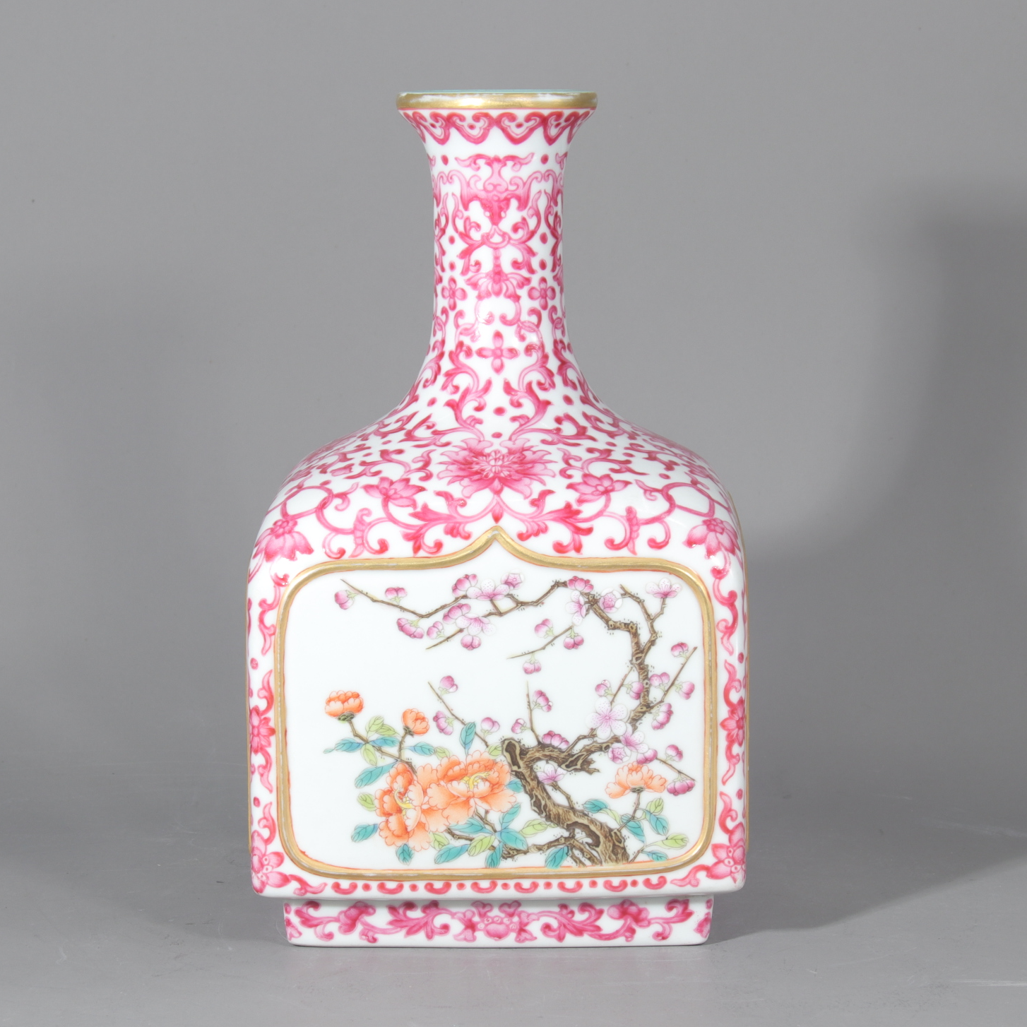 粉彩描金开窗花卉纹四方瓶 HK402359