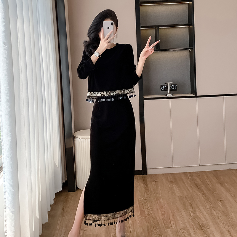 长款开叉黑色裙子包臀秋冬搭配一整套高端女装亮片流苏半身裙