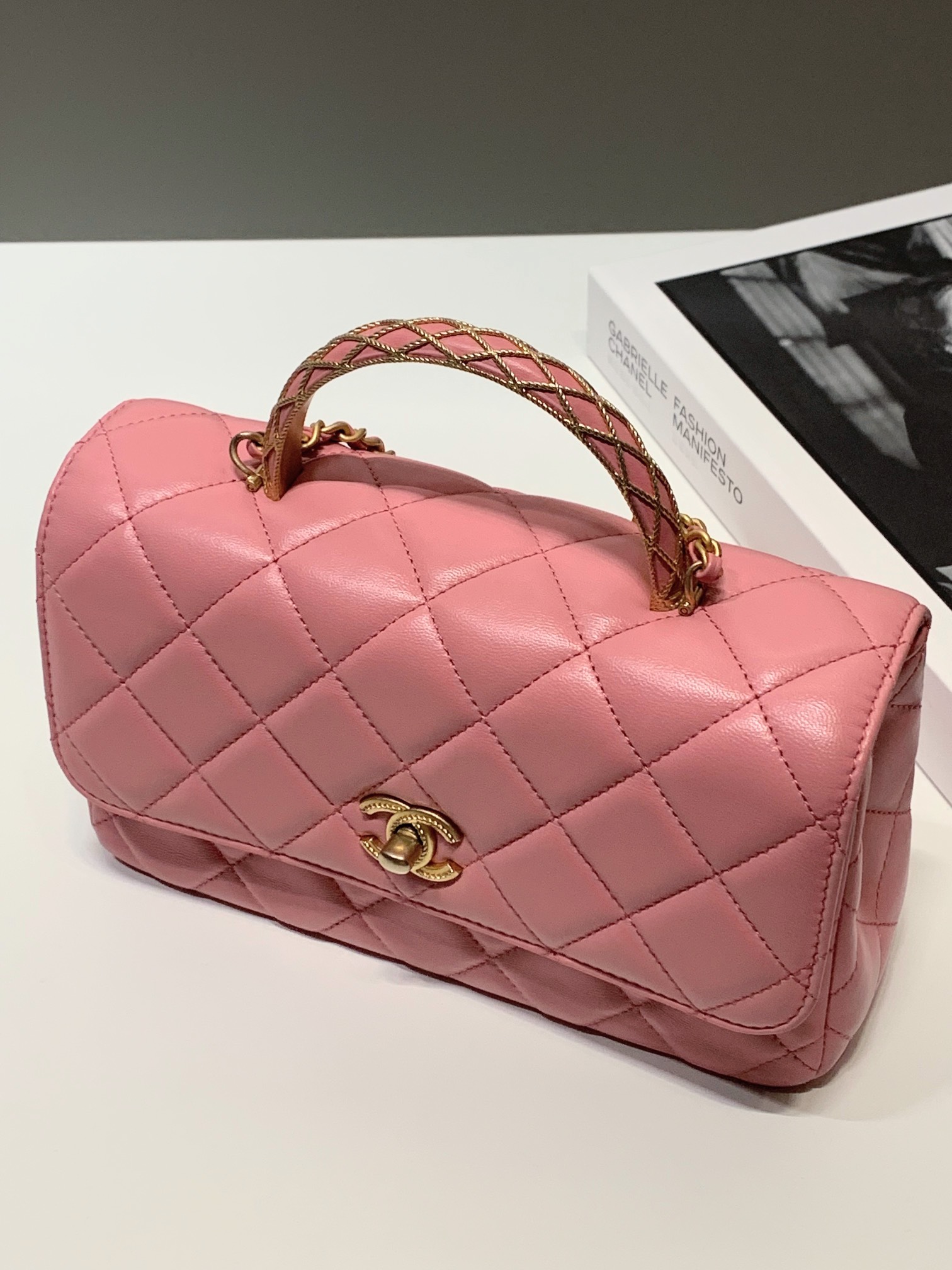 99新 Chanel/香奈儿 HIHI/23A 粉色金扣手柄单肩口盖包 芯片款