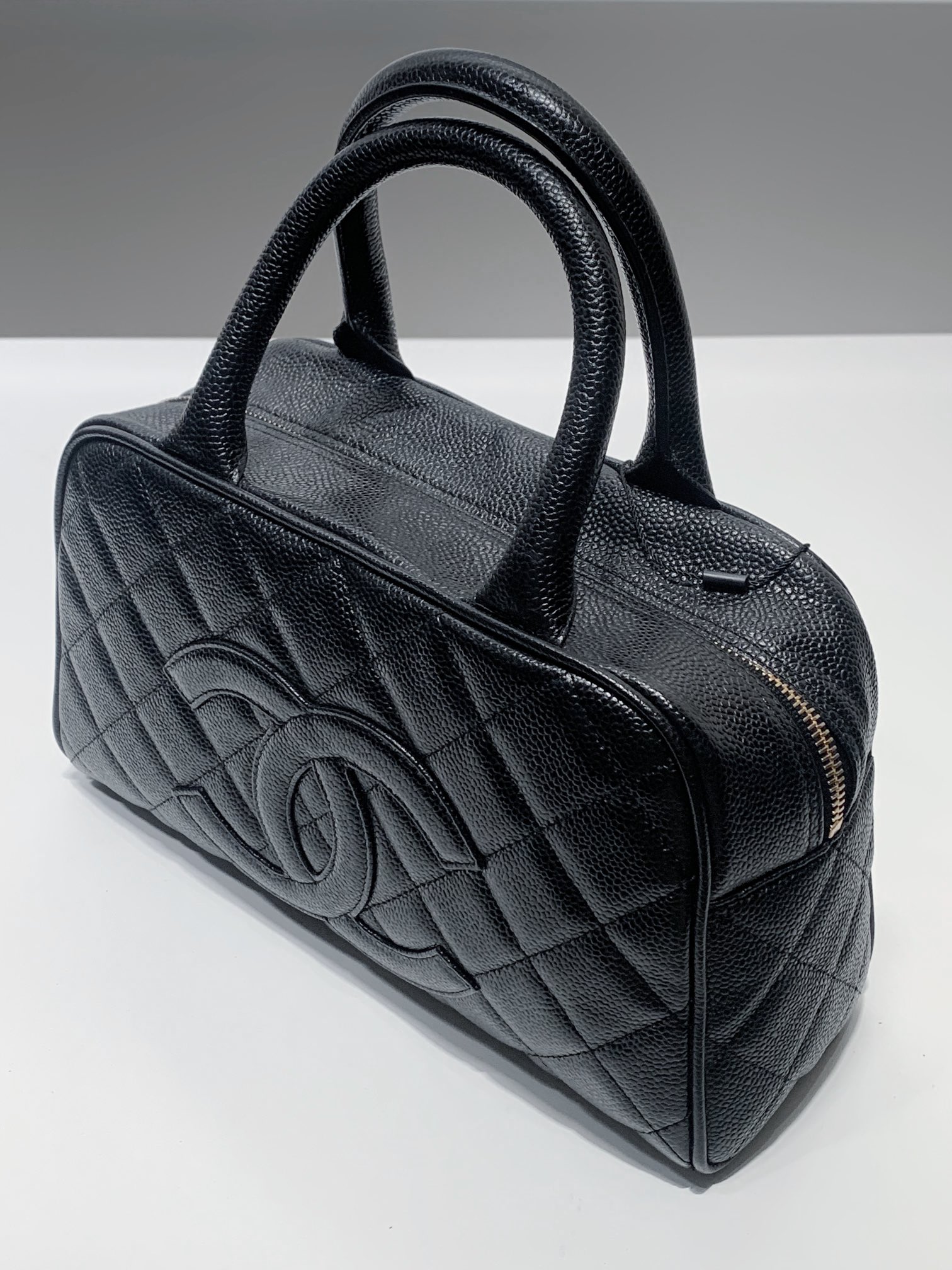 95新 Chanel/香奈儿 HIHI/黑色荔枝纹小号保龄球手提包 8开