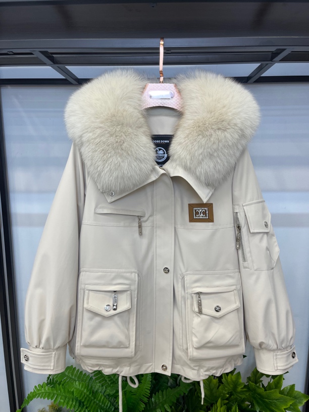 海宁2024冬季狐狸毛海军披肩领鹅绒獭兔双层内胆短款派克服