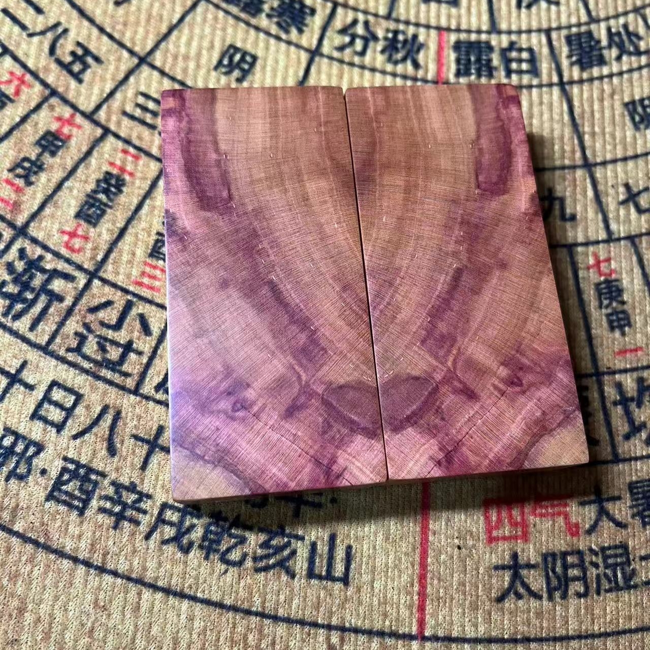真雷击桃木血料，非常少见的血桃，3.6x7.9x1.6cm，标价为单块价格