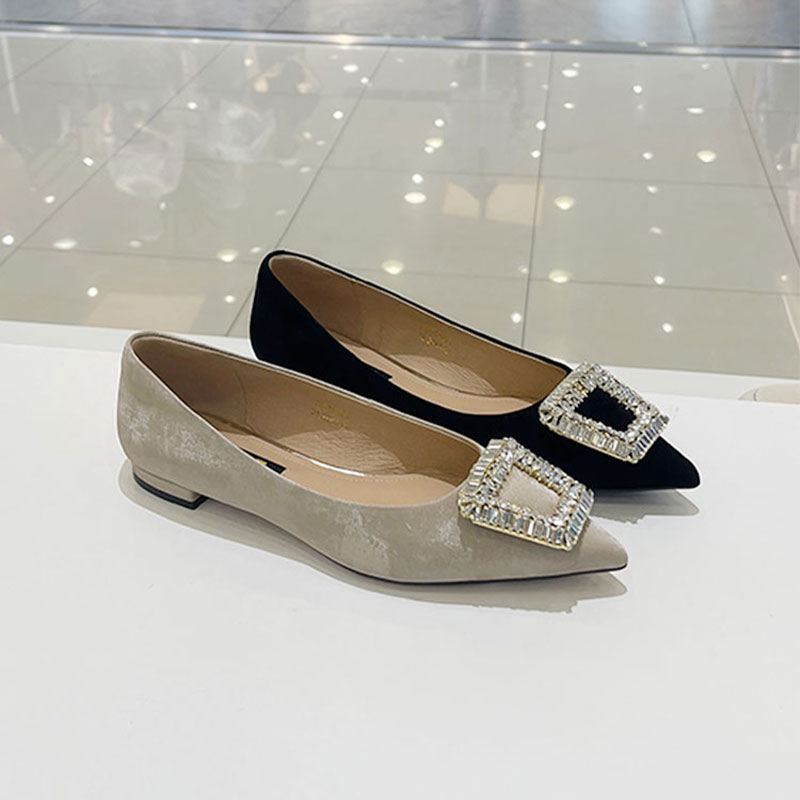 星期六2024秋季新款浅口单鞋通勤百搭尖头优雅平底女鞋SSC3111079