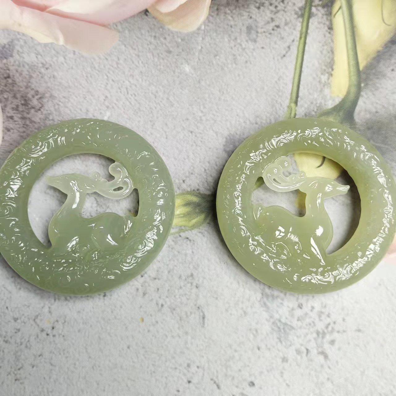 玉美人菲菲*31319和田玉鹿云纹麻花吊坠*多样性发一