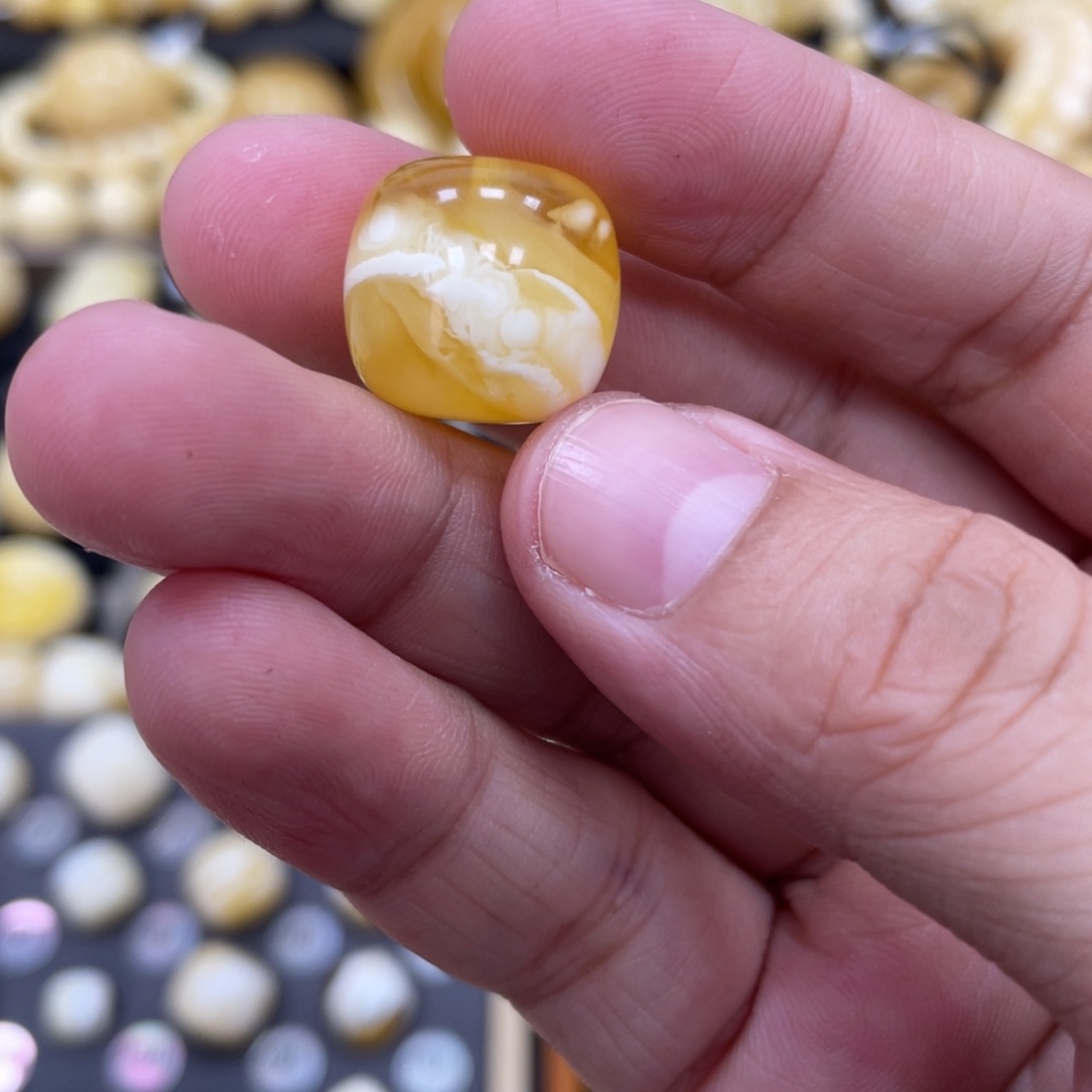 琥珀珠宝奇石未镶嵌16*15mm皮色