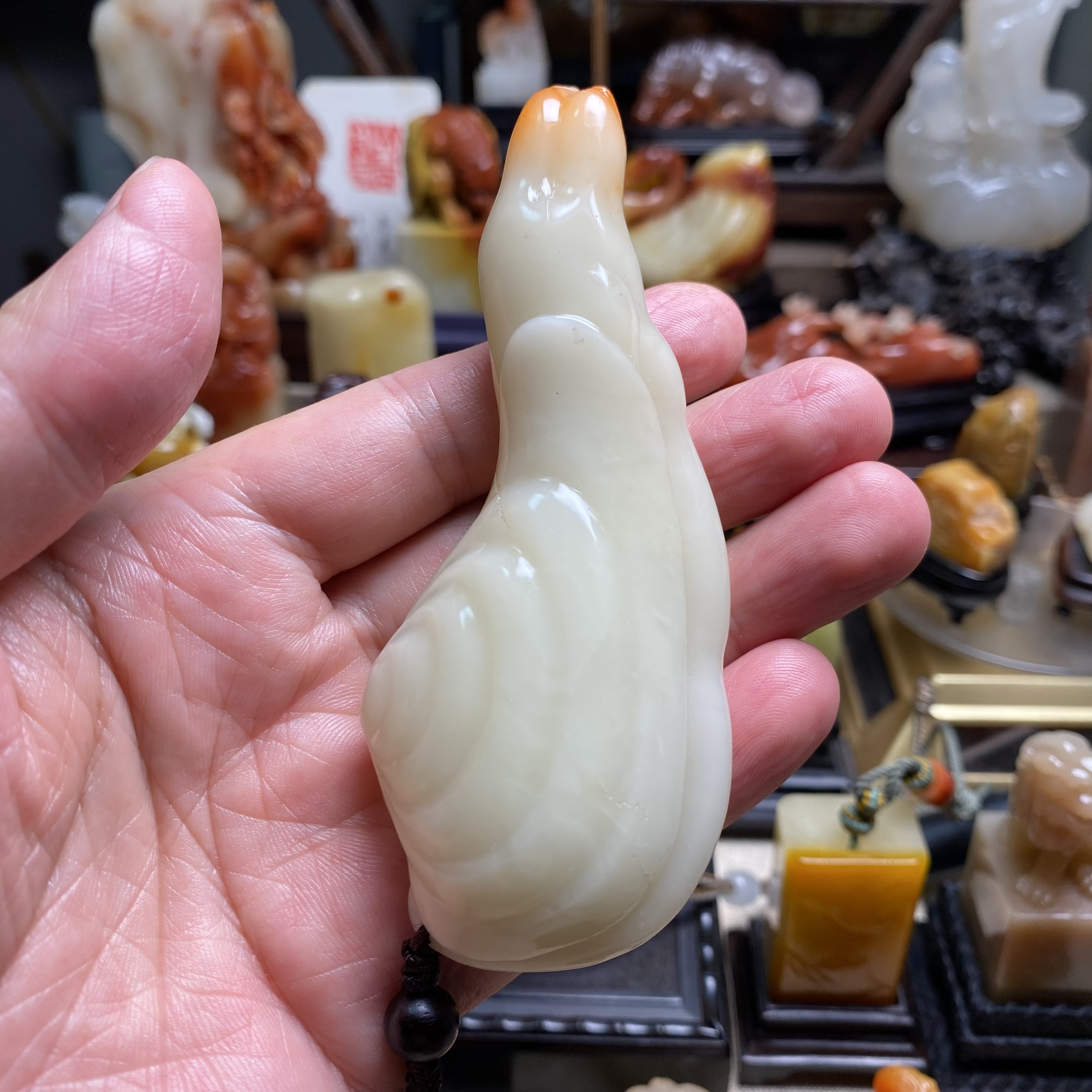 寿山巧色老性芙蓉石象拔蚌玩件