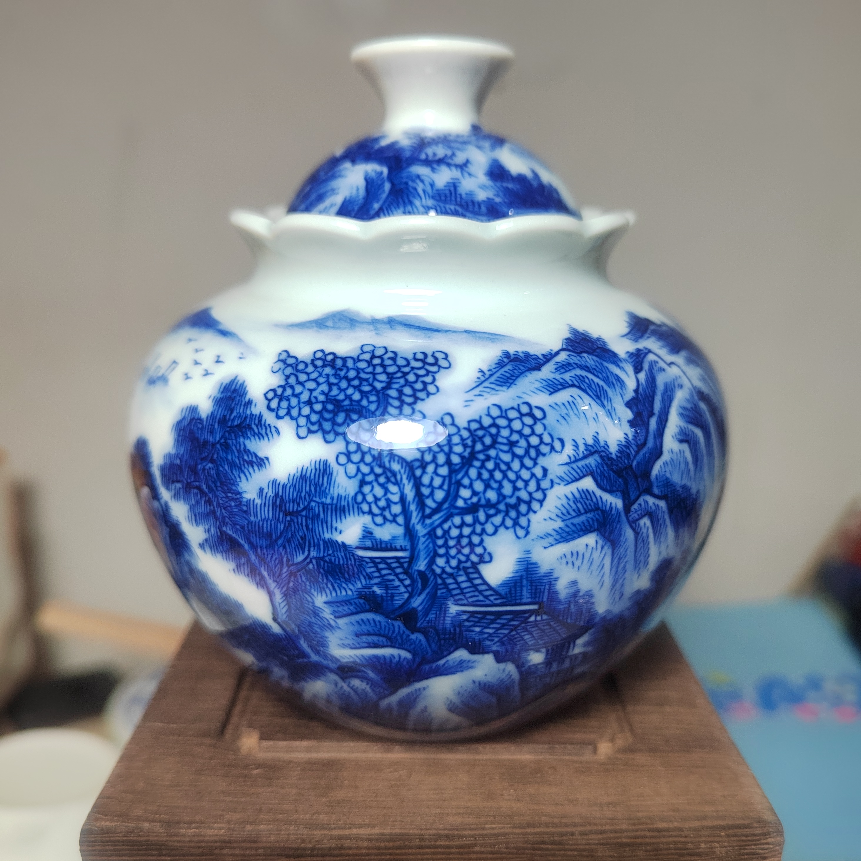 景德镇纯手工手绘青花山水茶叶罐