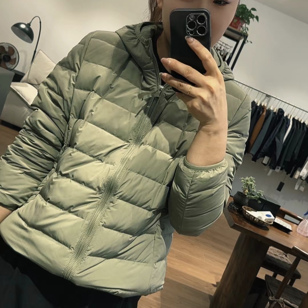 米姗休闲轻薄款连帽羽绒服