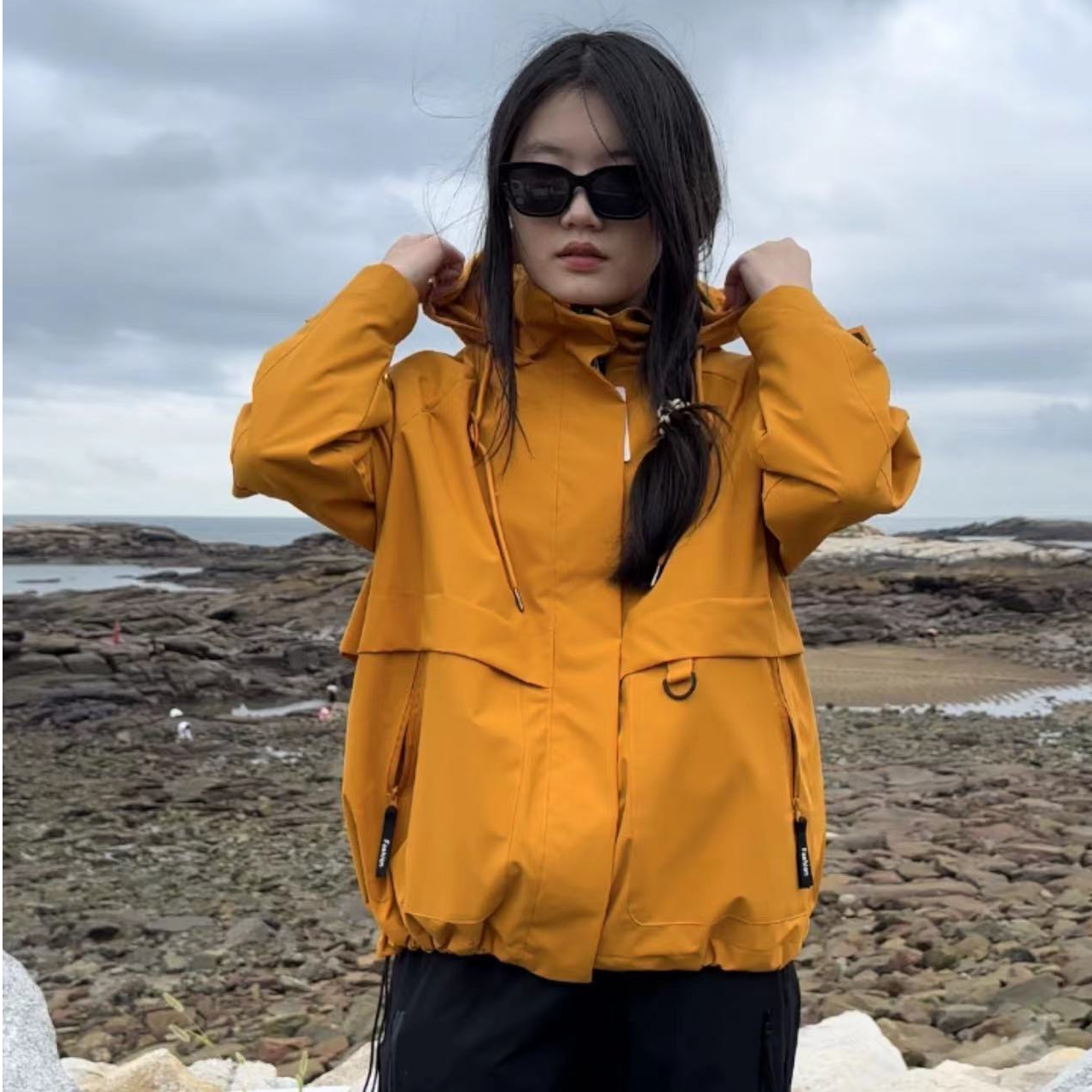 玫瑰的故事同版同色男女冲锋衣百搭宽松连帽运动情侣防水潮流户外