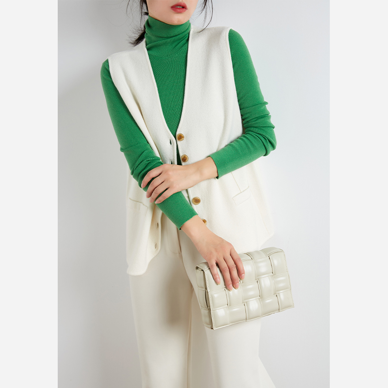 12022欧丝璐秋冬新款V领单排扣无袖纯羊绒开衫马夹女