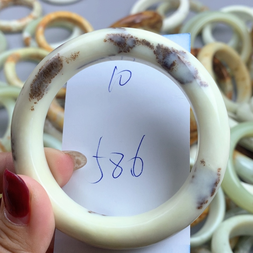 【闪购商品】蛇纹石玉手镯未镶嵌武*