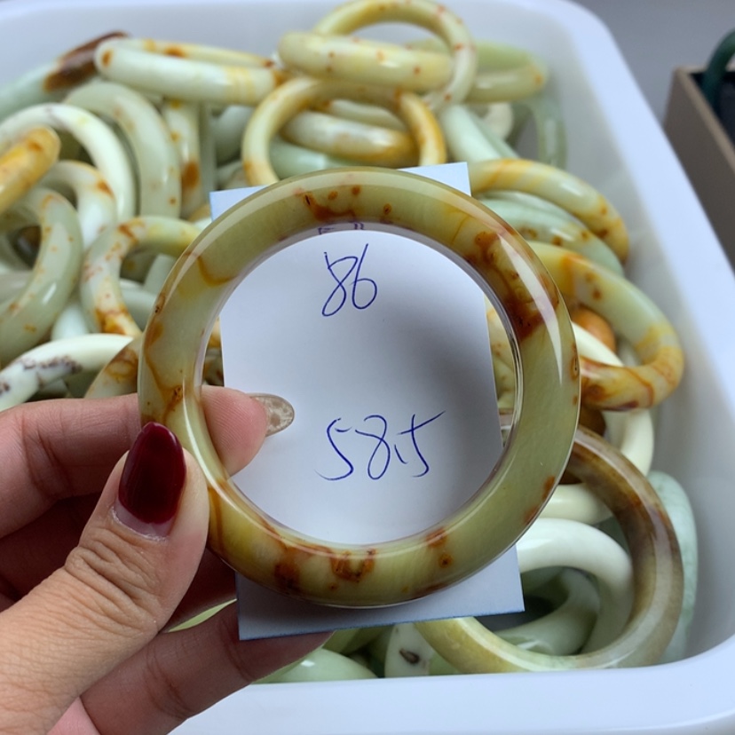 【闪购商品】蛇纹石玉手镯未镶嵌