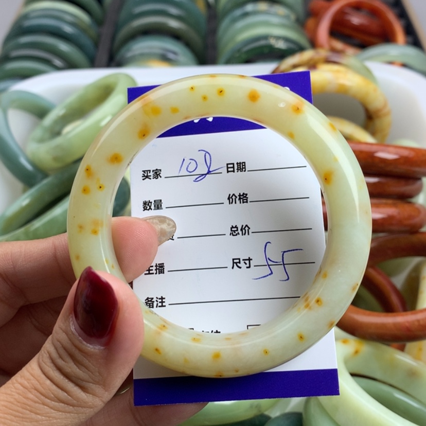 【闪购商品】蛇纹石玉手镯未镶嵌茯*子