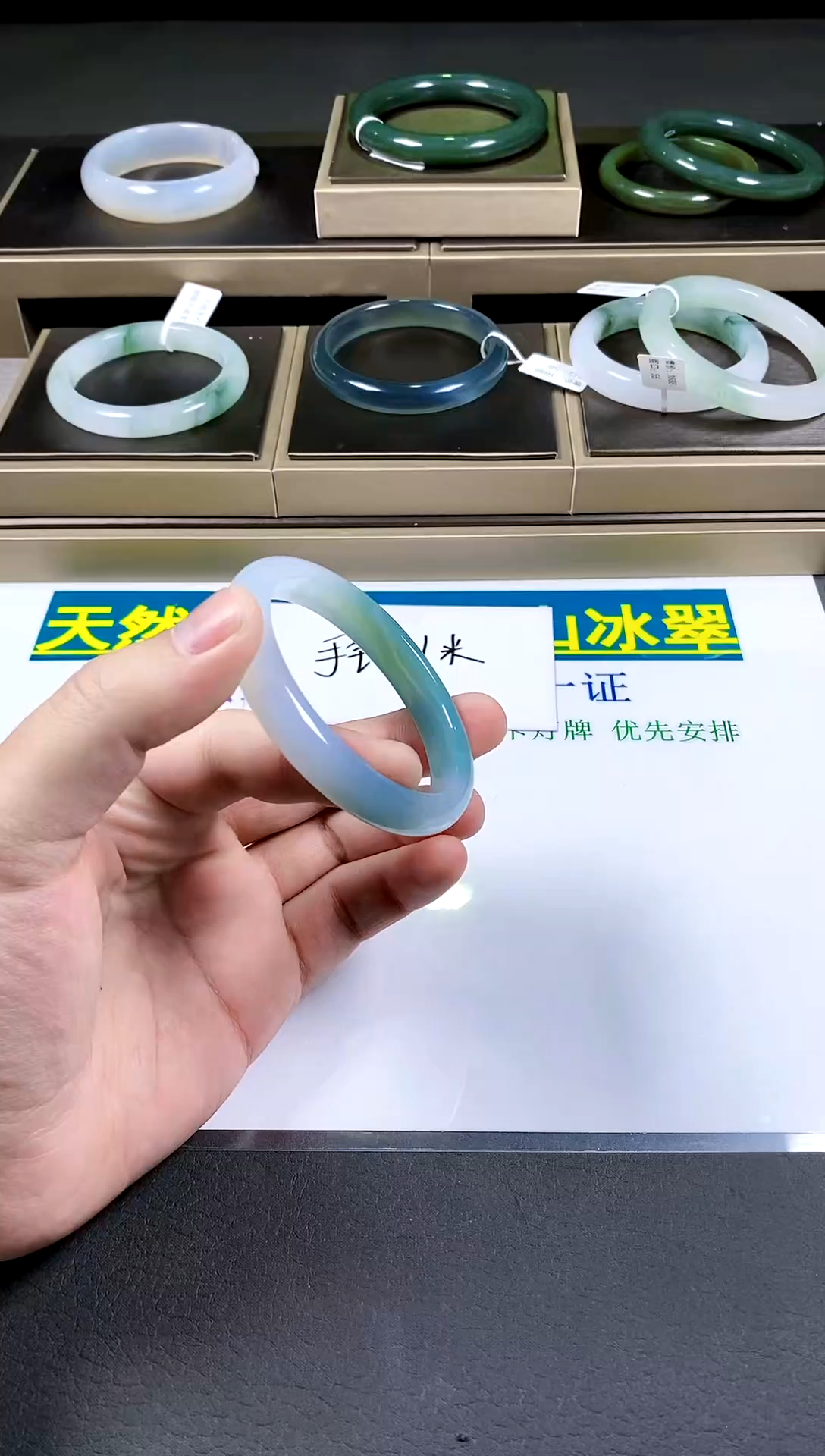 【闪购商品】石英质玉手镯未镶嵌A81