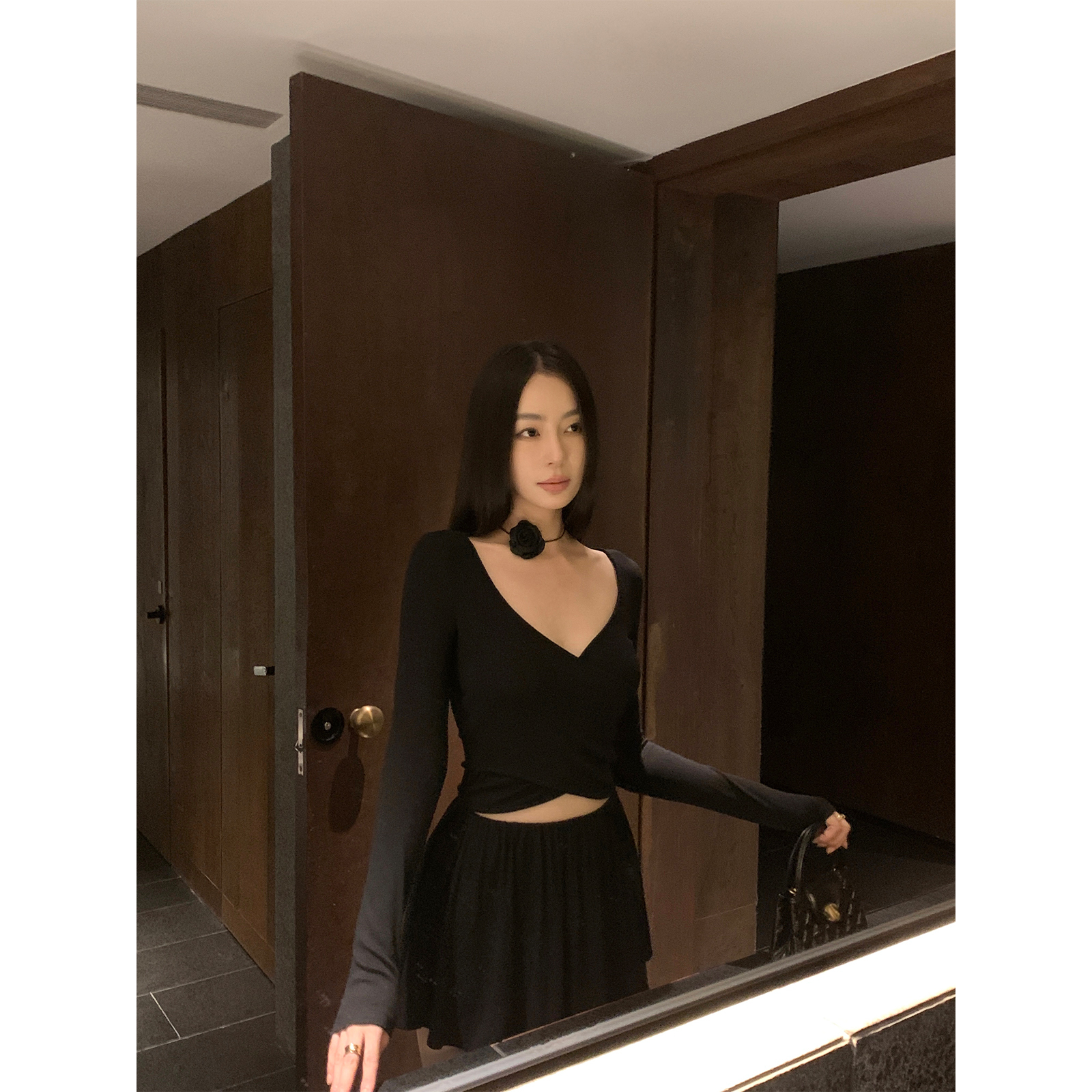 周淼ZHOUMIAO交叉设计V领上衣短款褶皱喇叭半裙套装女ZM24G9241YA