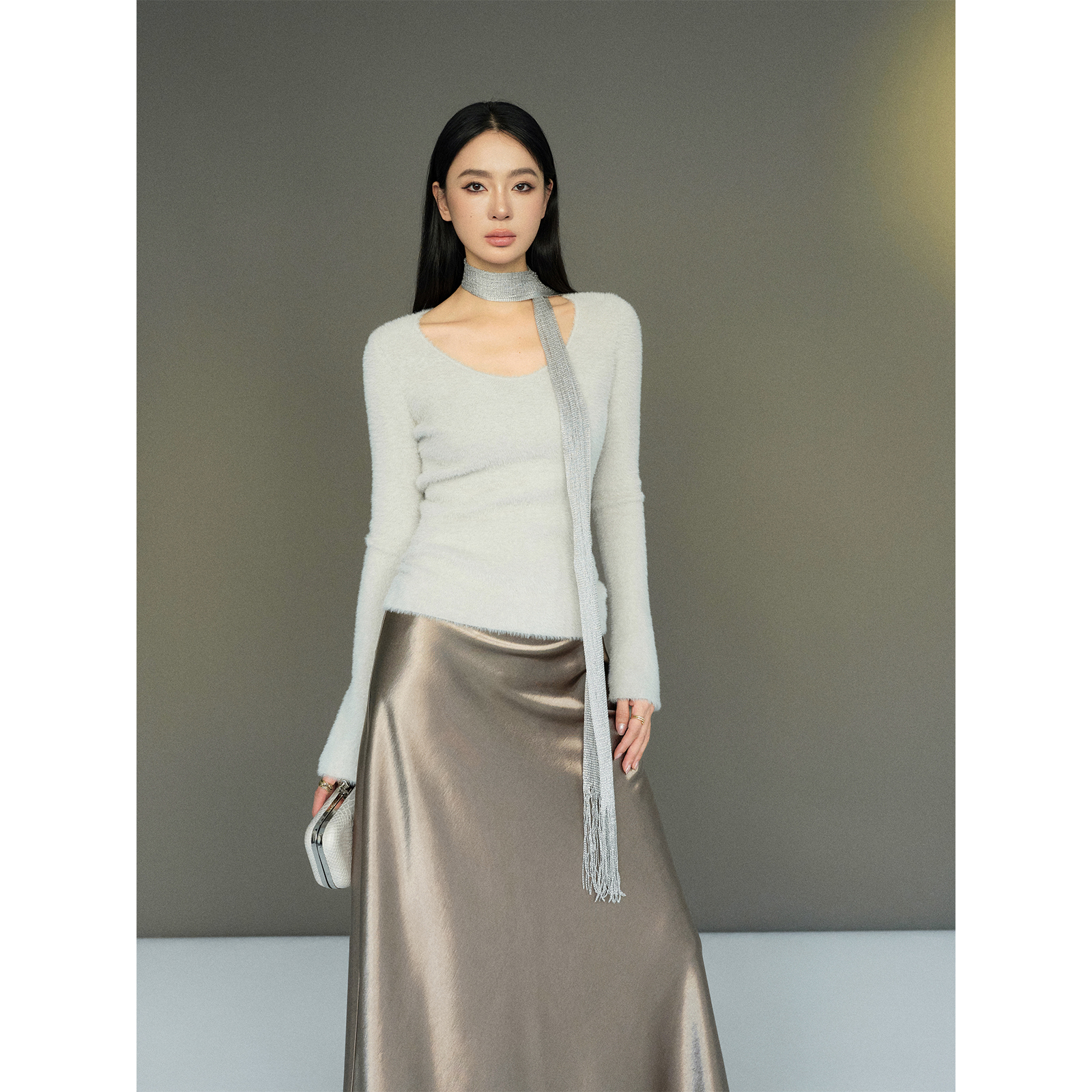 周淼ZHOUMIAO仿水貂毛纱线 修身U领毛衣针织毛绒上衣女ZM24M6396S