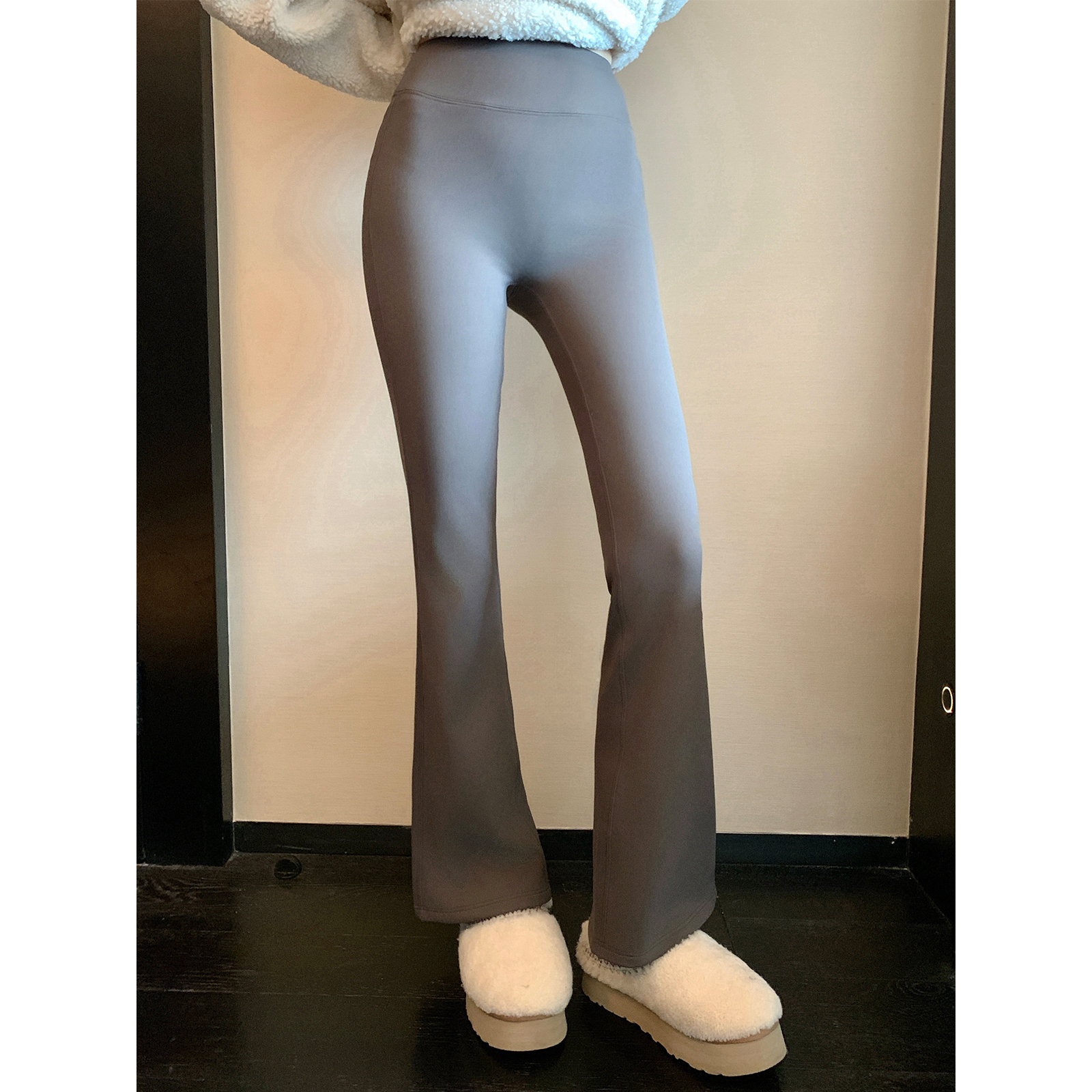 周淼ZHOUMIAO 天然乳胶腰头 高弹修身加绒提臀鲨鱼裤女ZM24W6415S