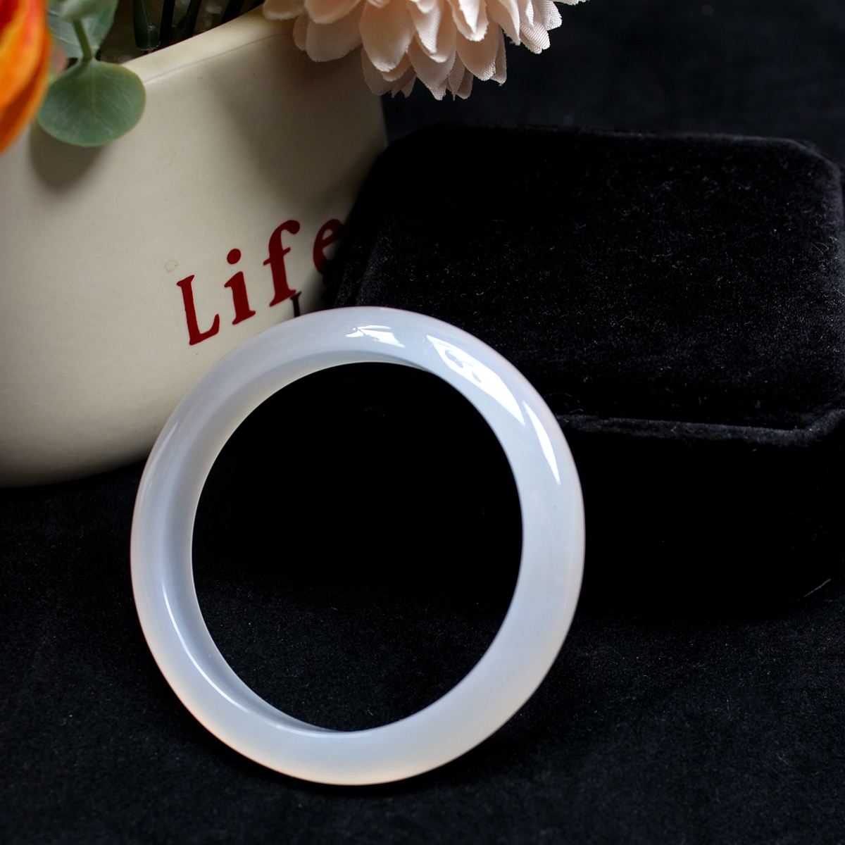 白冰手镯玛瑙玉髓镯子