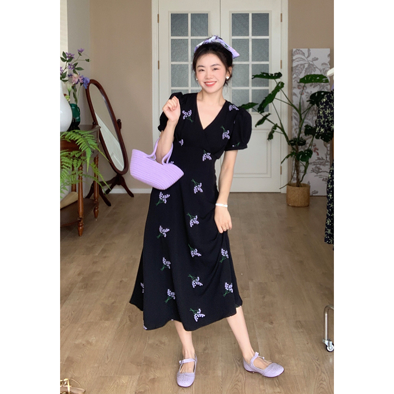 许大晴  D8S81 小花束碎花裙