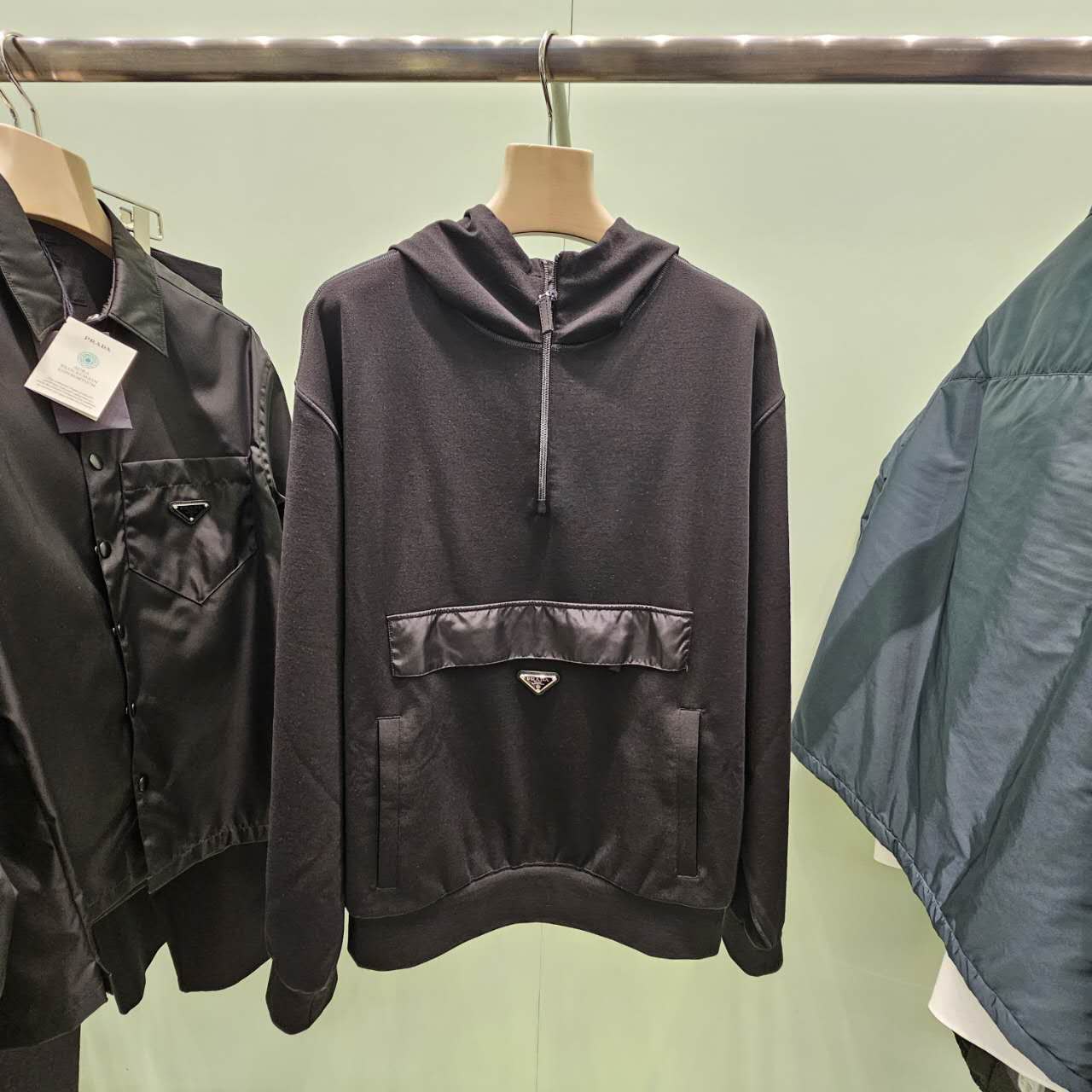 全新未使用 Prada/普拉达 男士男款长袖运动时尚休闲连帽带帽