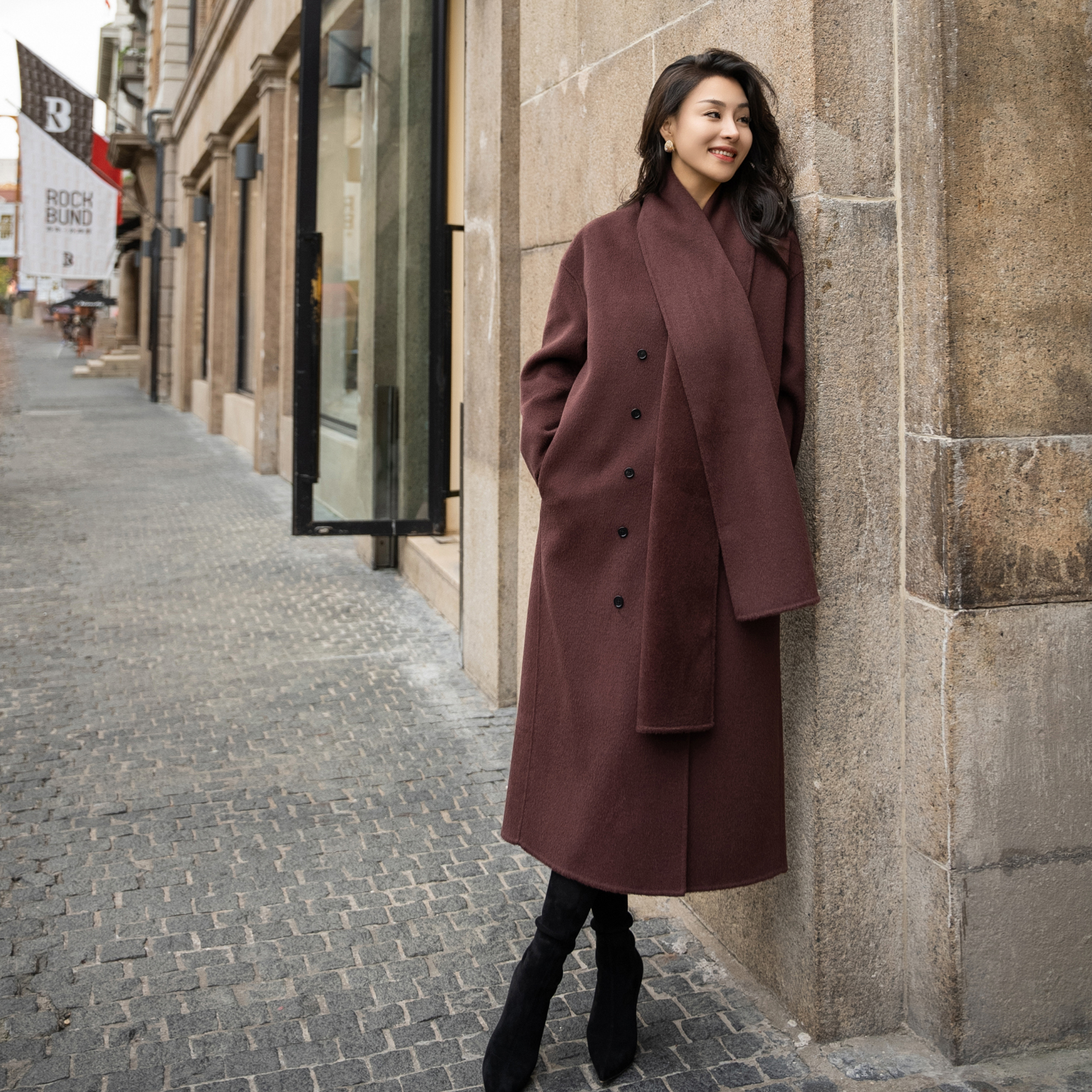 YSU【余书】V领双排扣长款围巾气质静奢风毛呢大衣Y303938