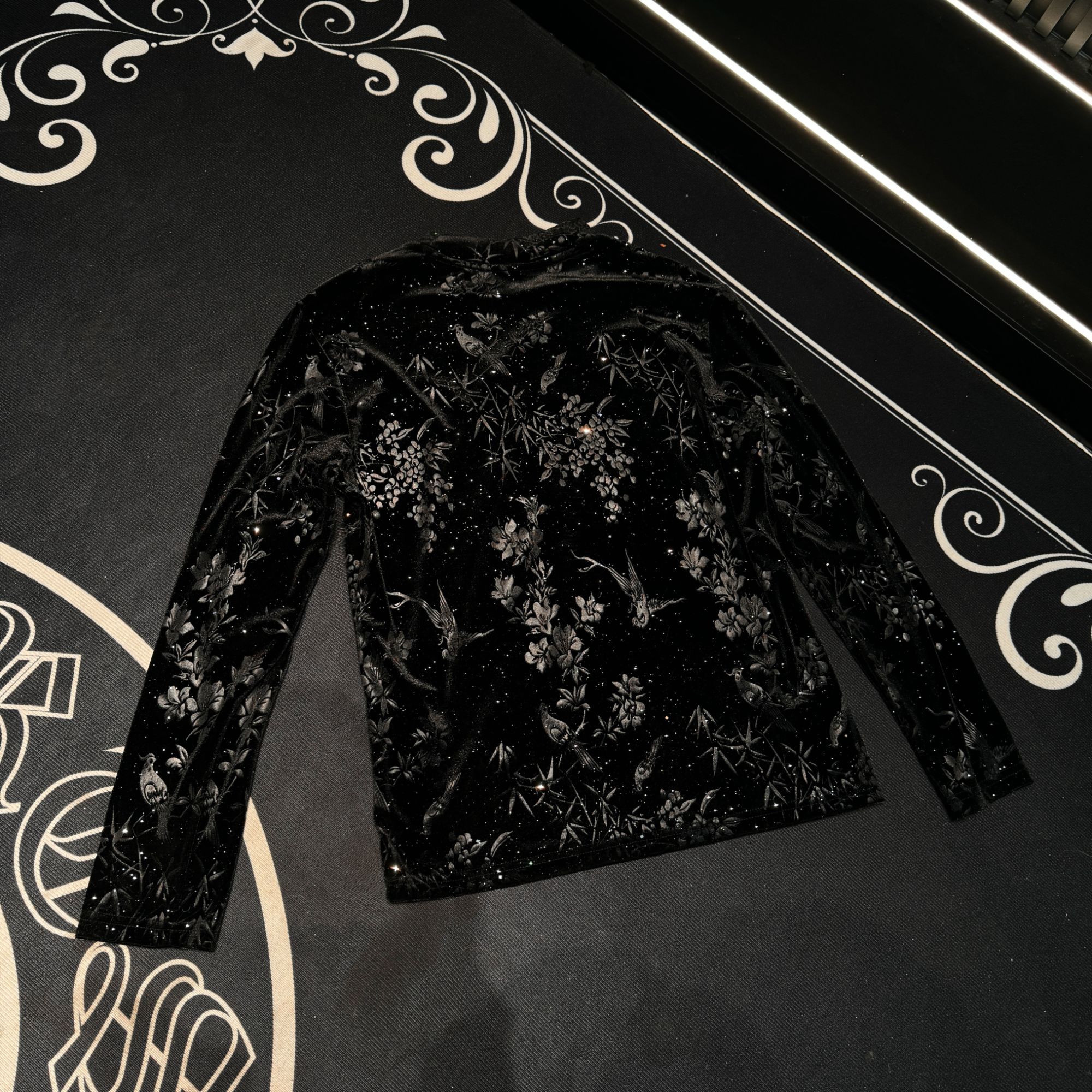 【源创】2025秋冬新款提花满天星轻奢潮流时尚男长袖T恤百内搭修身