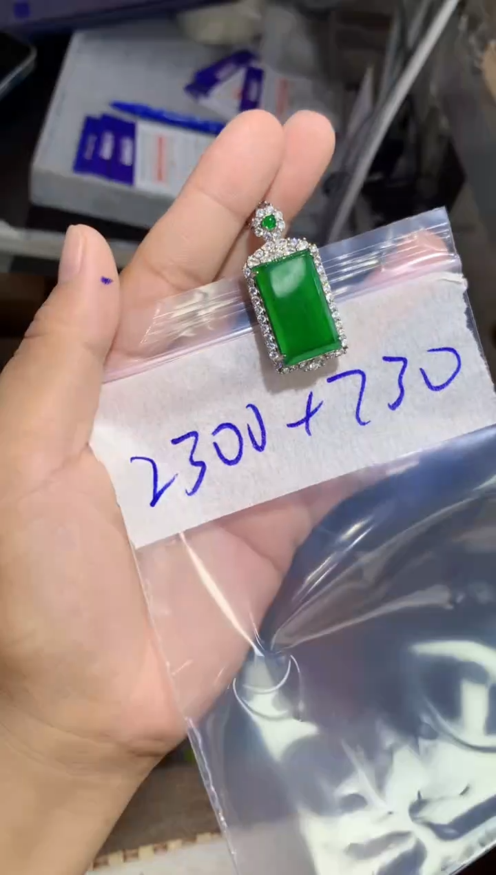 【闪购商品】定制翡翠合金42多样性发货（发其一）