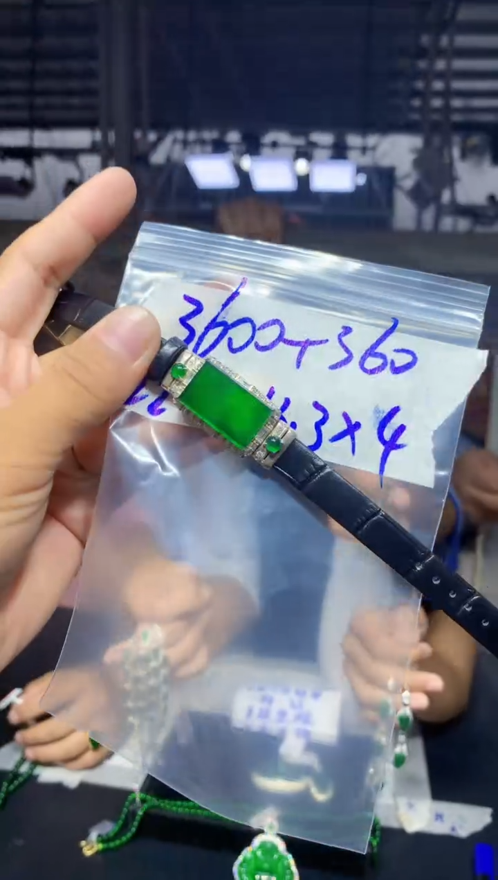 【闪购商品】定制翡翠合金118多样性发货（发其一）