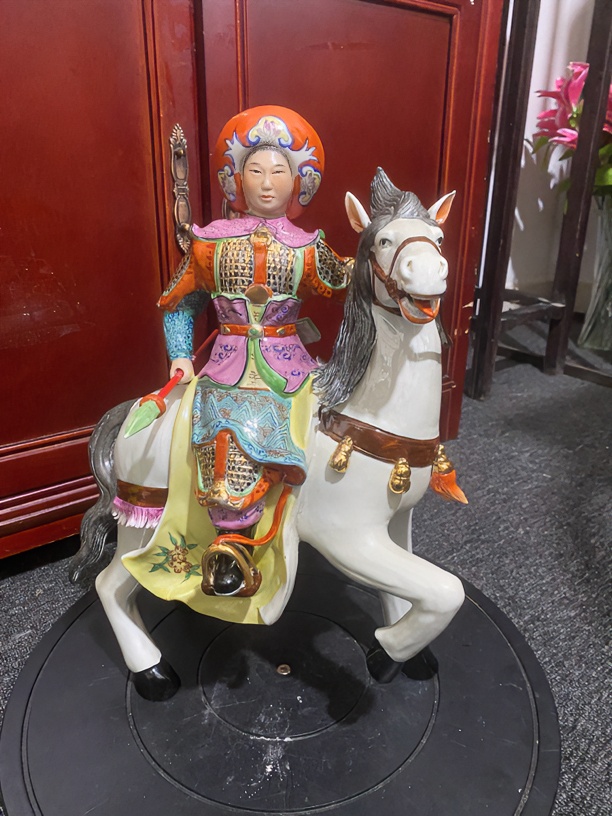 景德镇雕塑瓷厂底款木兰从军